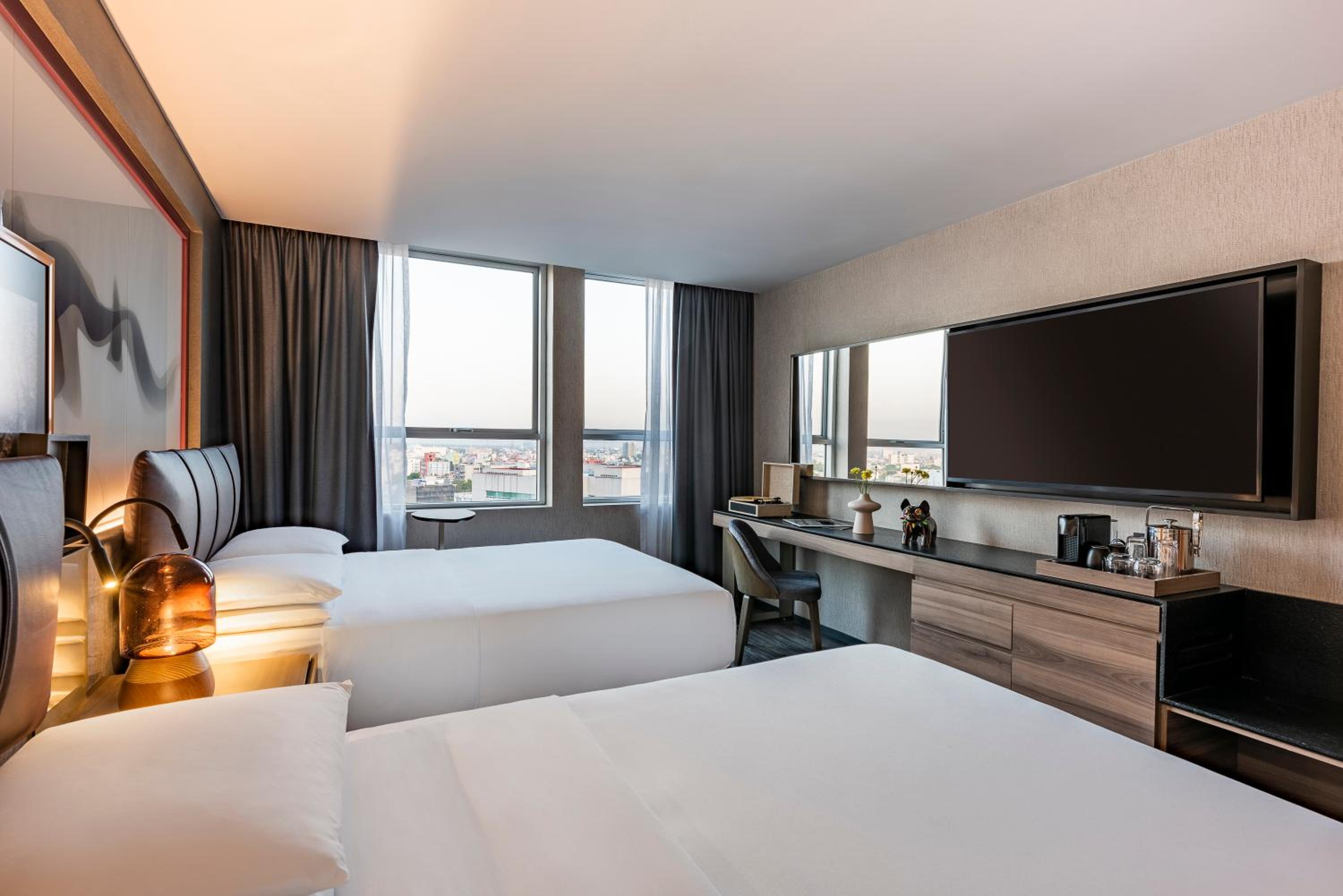 Double Room with Two Double Beds and City View  - Photo 6