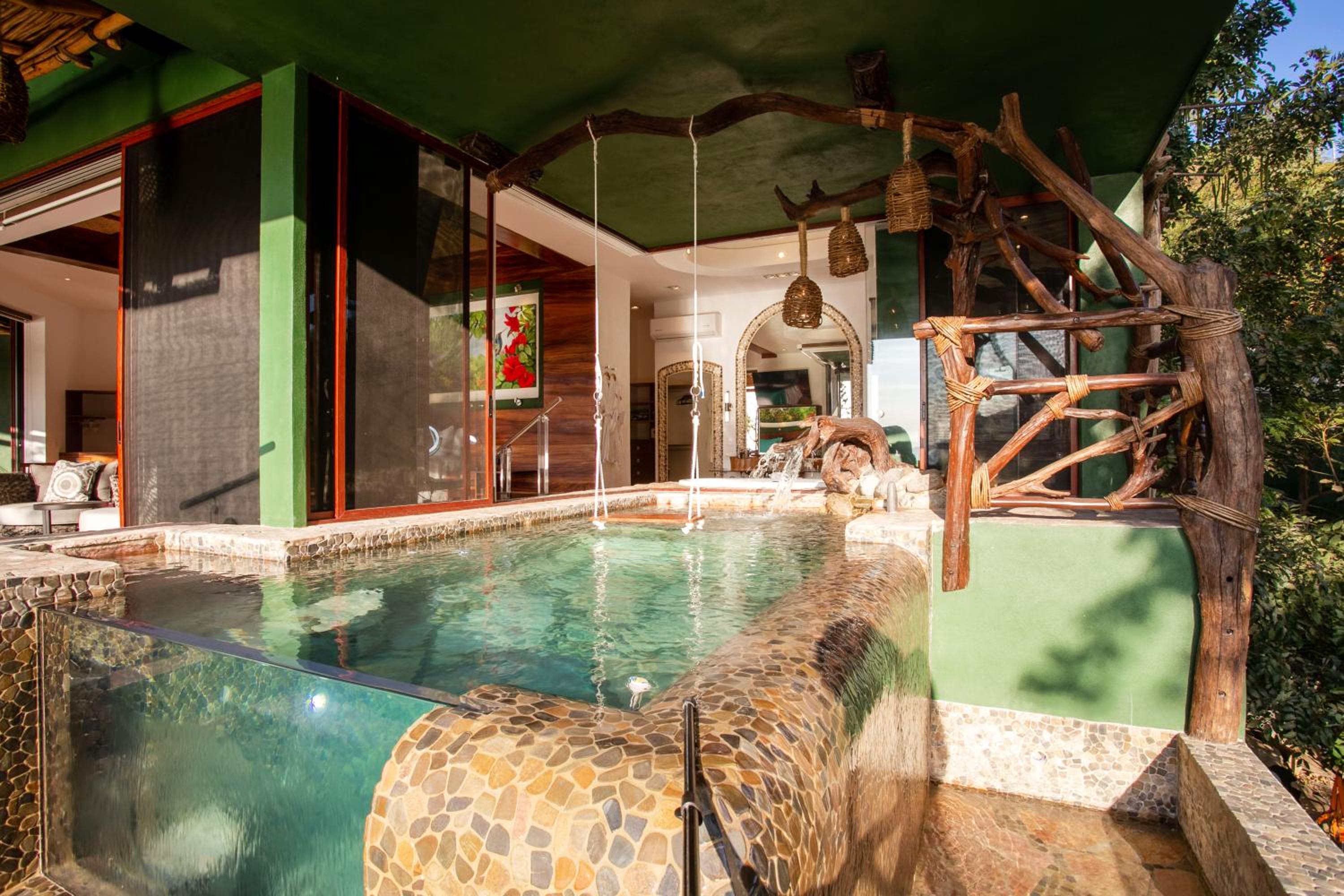 Suite with Private Pool - Photo 8