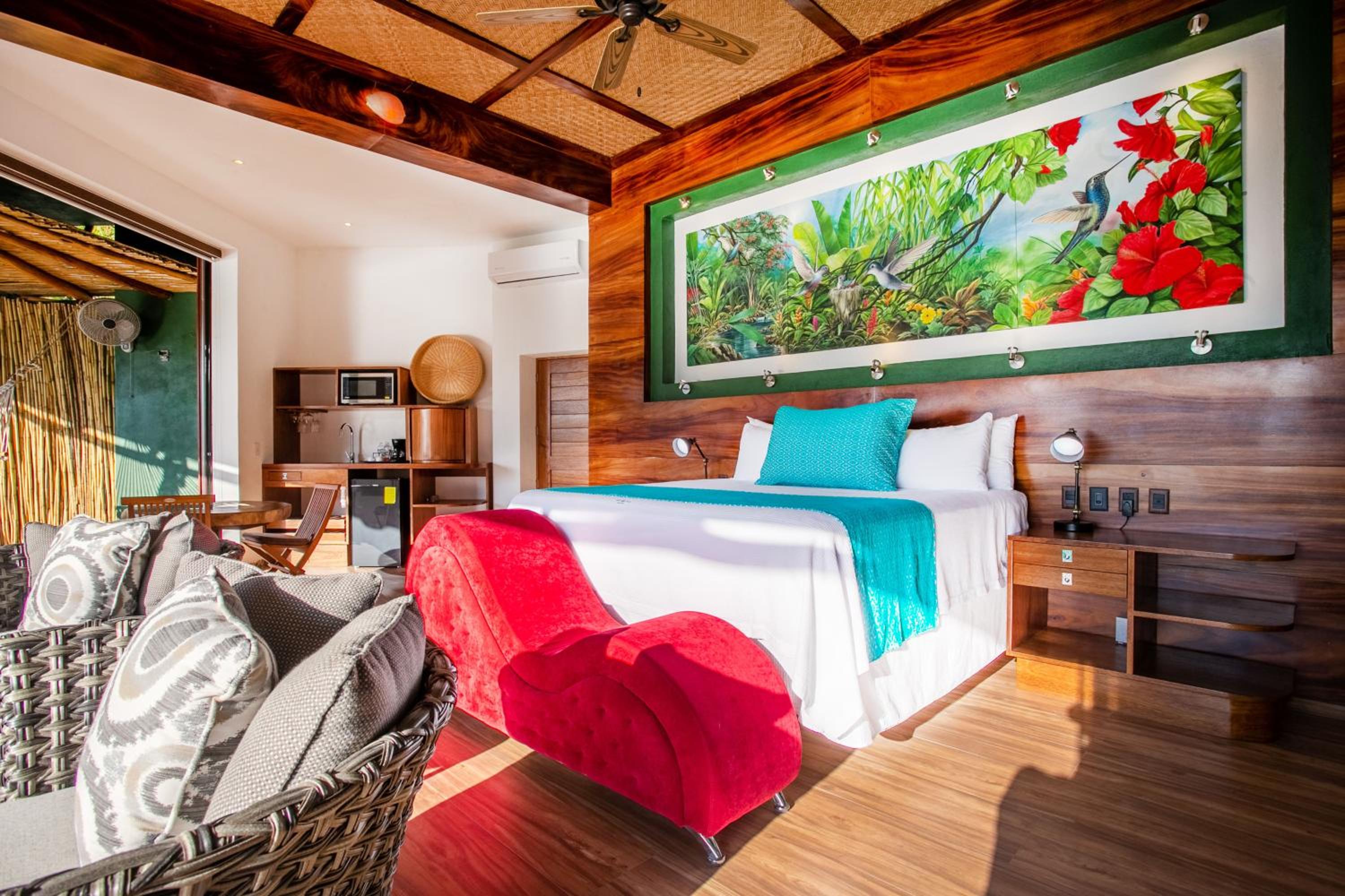 Suite with Private Pool - Photo 11