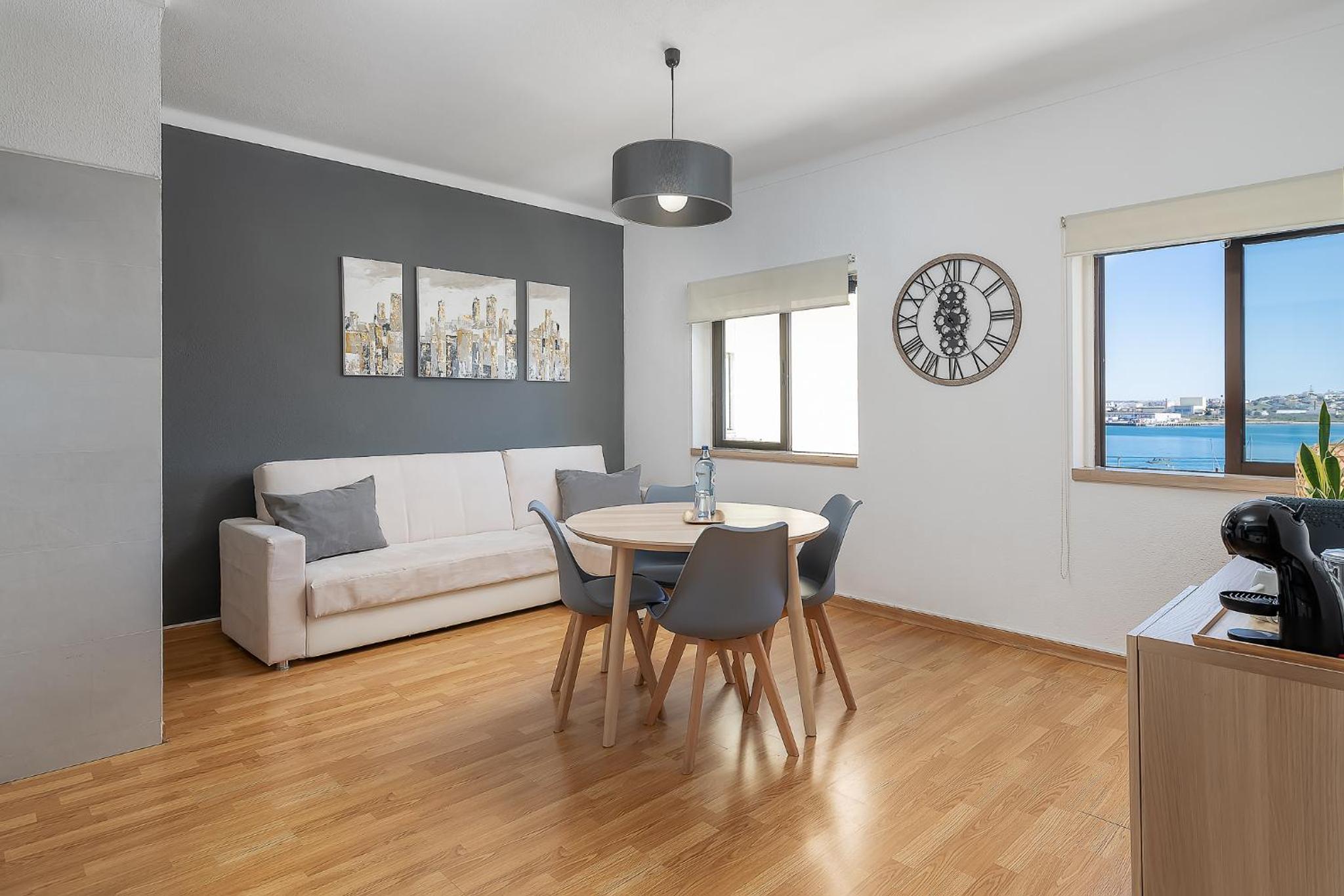 One-Bedroom Apartment photo 2