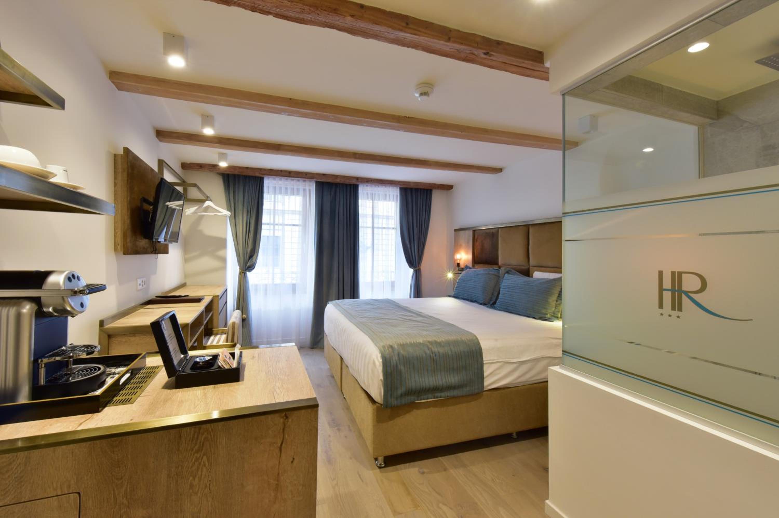 Deluxe Double Room photo 2