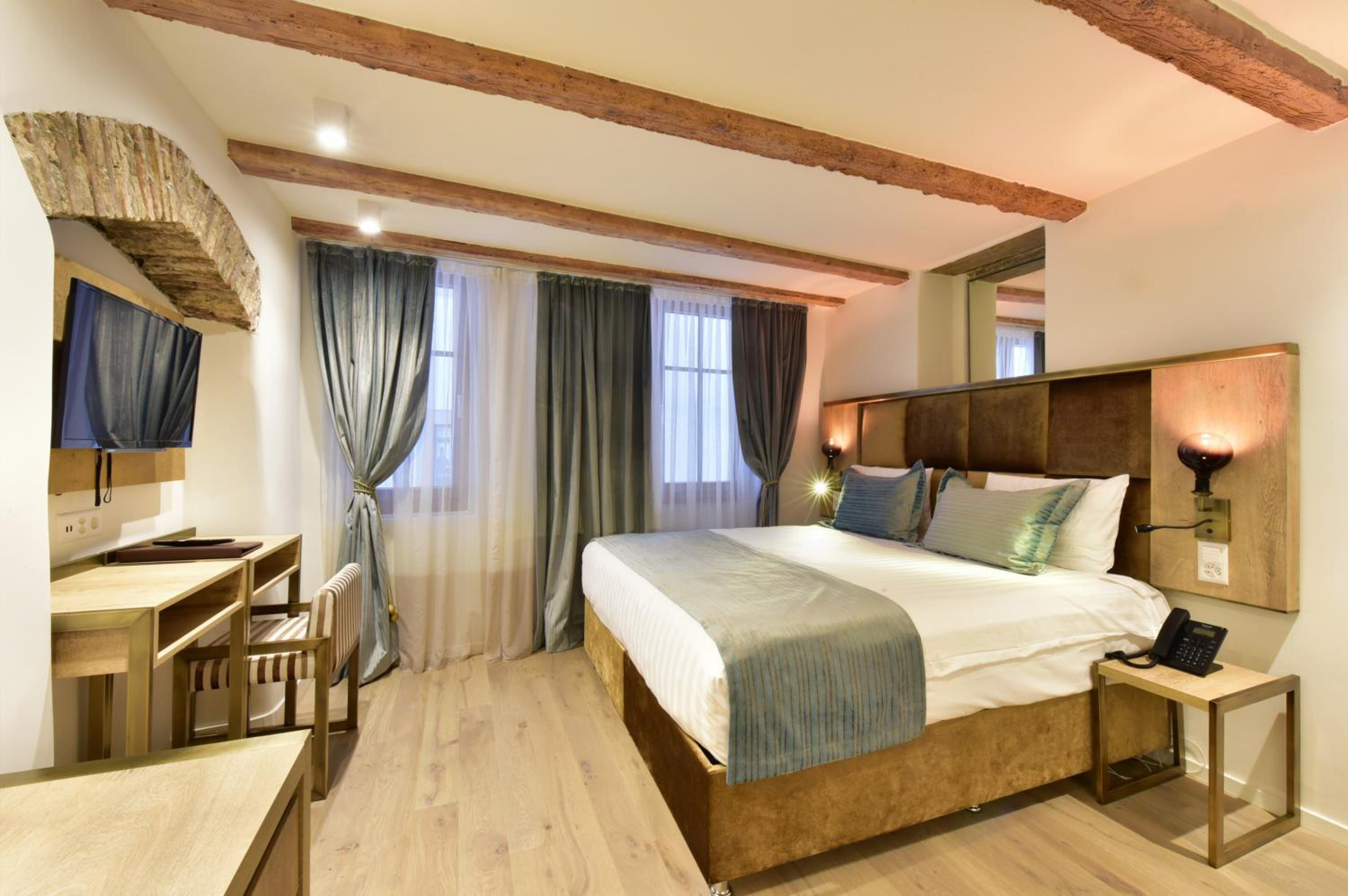 Deluxe Double Room photo 2