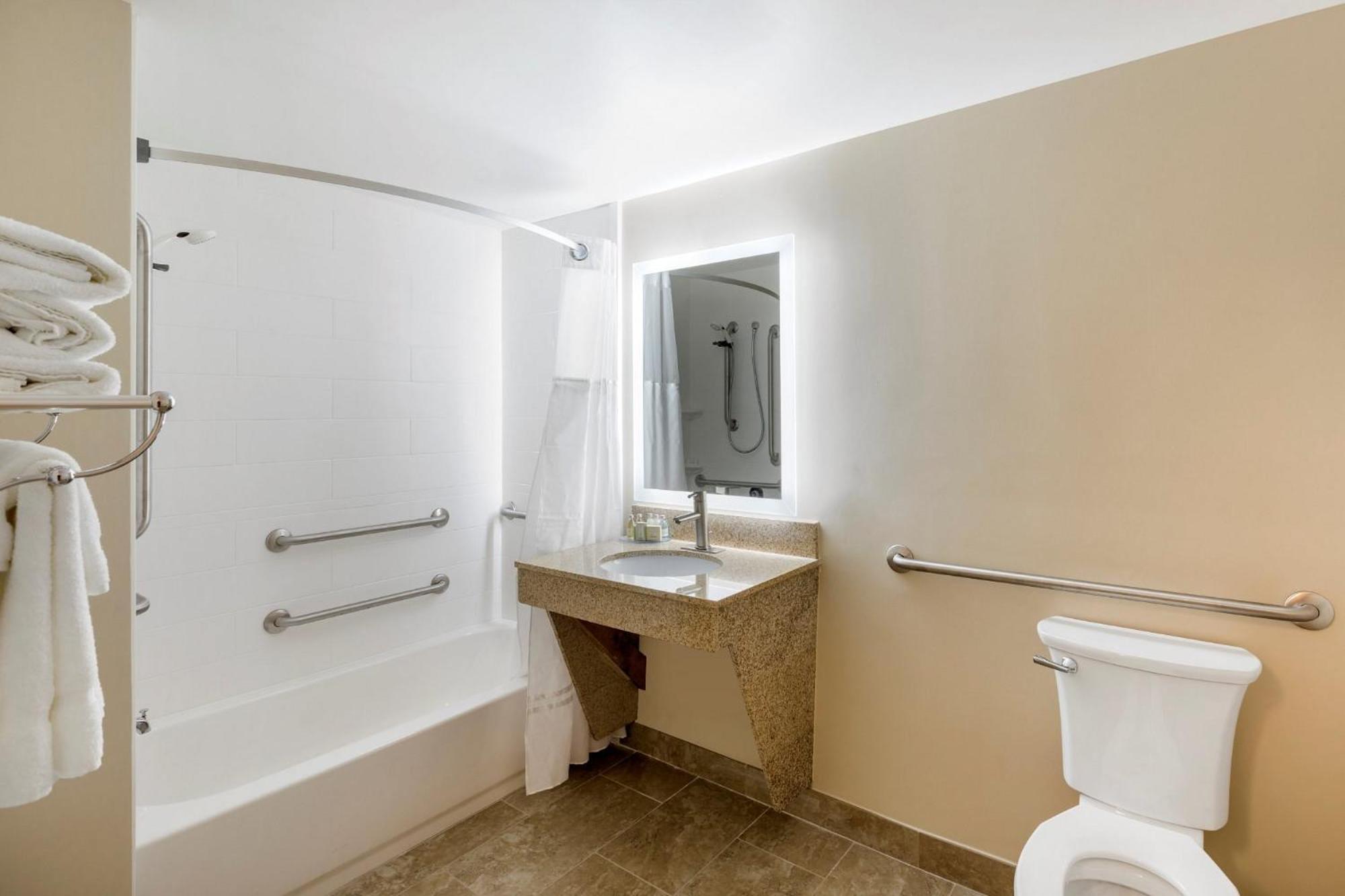 KING BED-ACCESSIBLE ROOM-BATHTUB-NON SMOKING - Photo 2