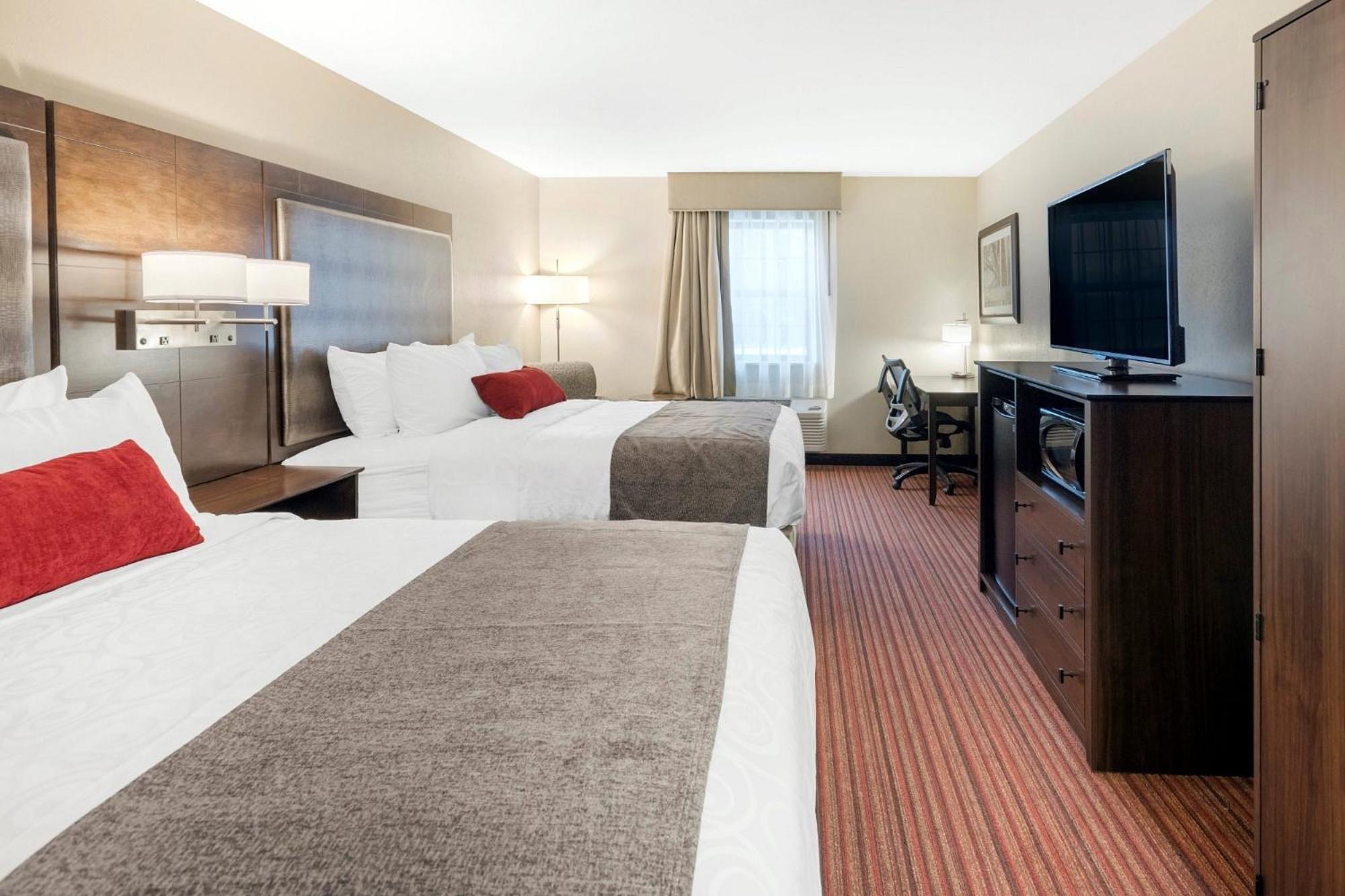 2 QUEEN BEDS-NON SMOKING - Photo 2