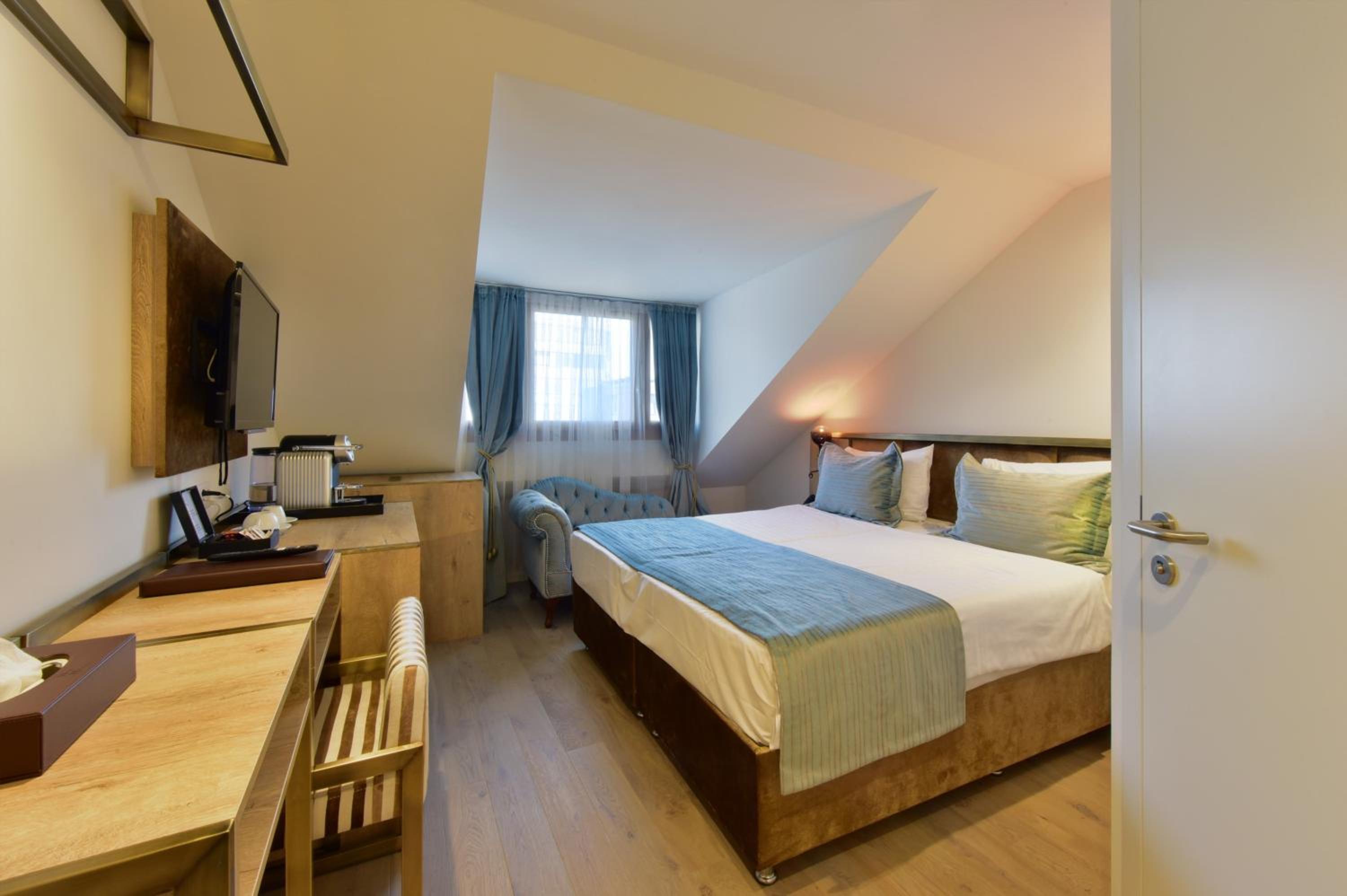 Small Double Room photo 1