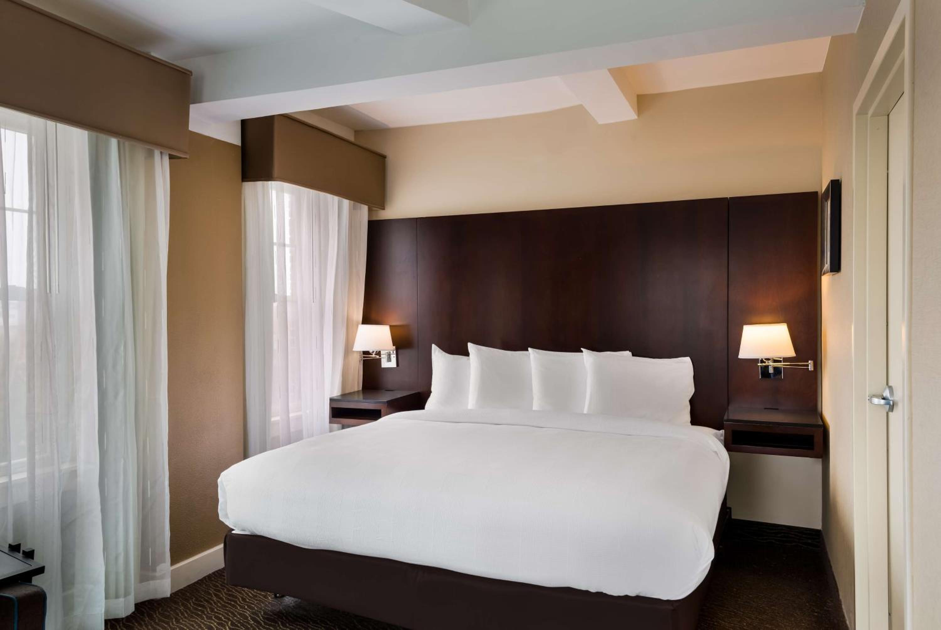 Corner King Suite - Photo 1