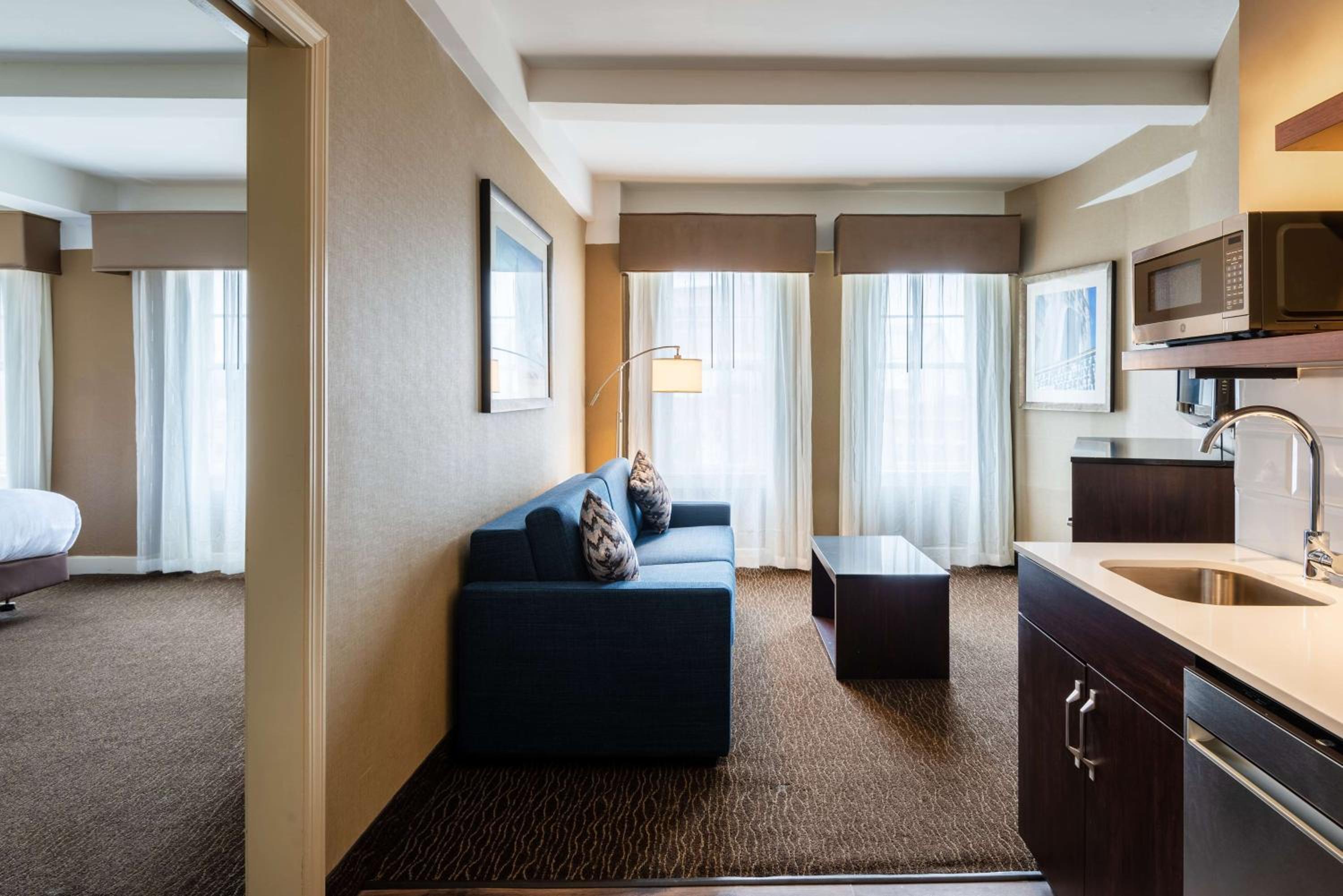 Corner King Suite - Photo 7