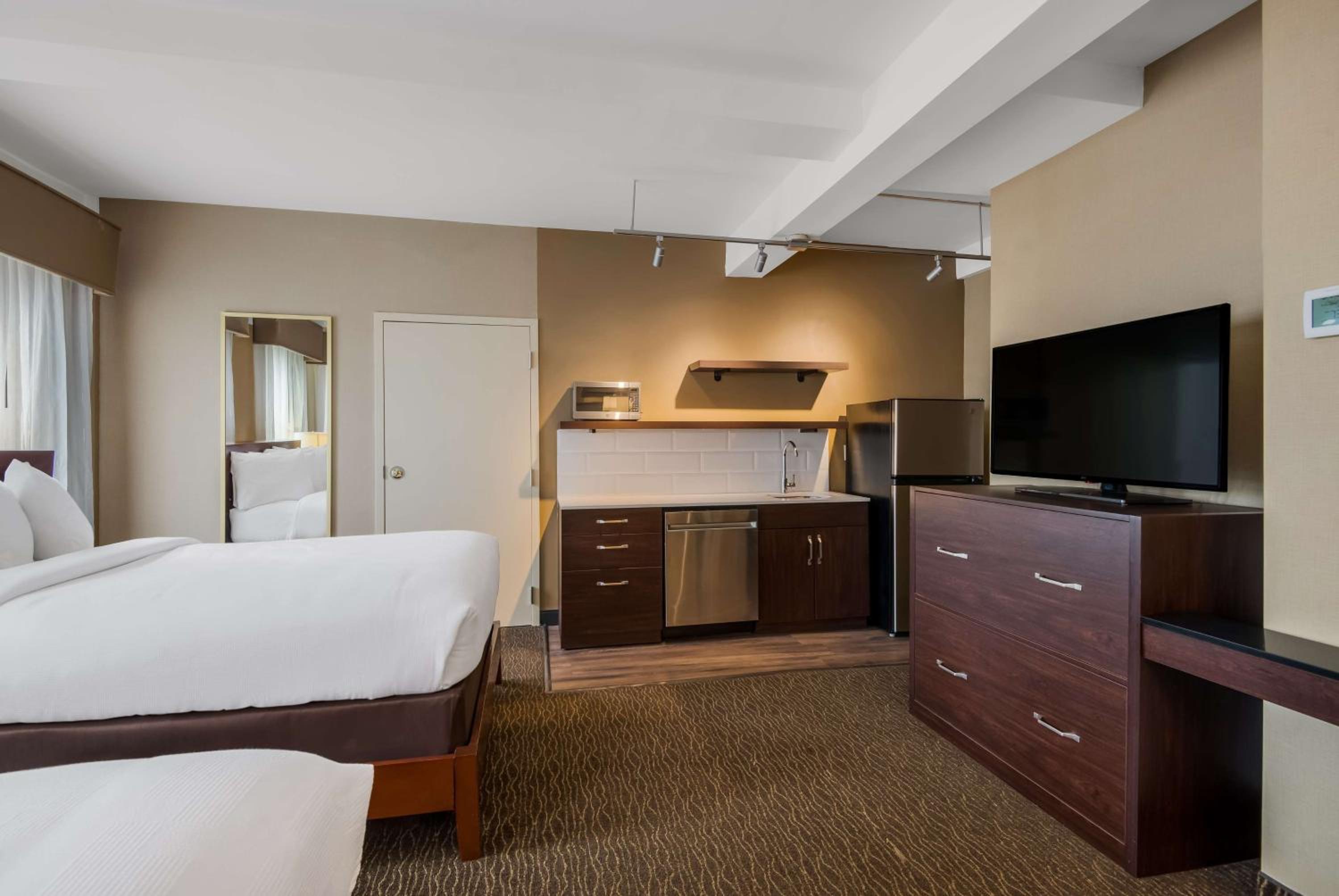 Double Room with Two Double Beds - Non-Smoking - Photo 3