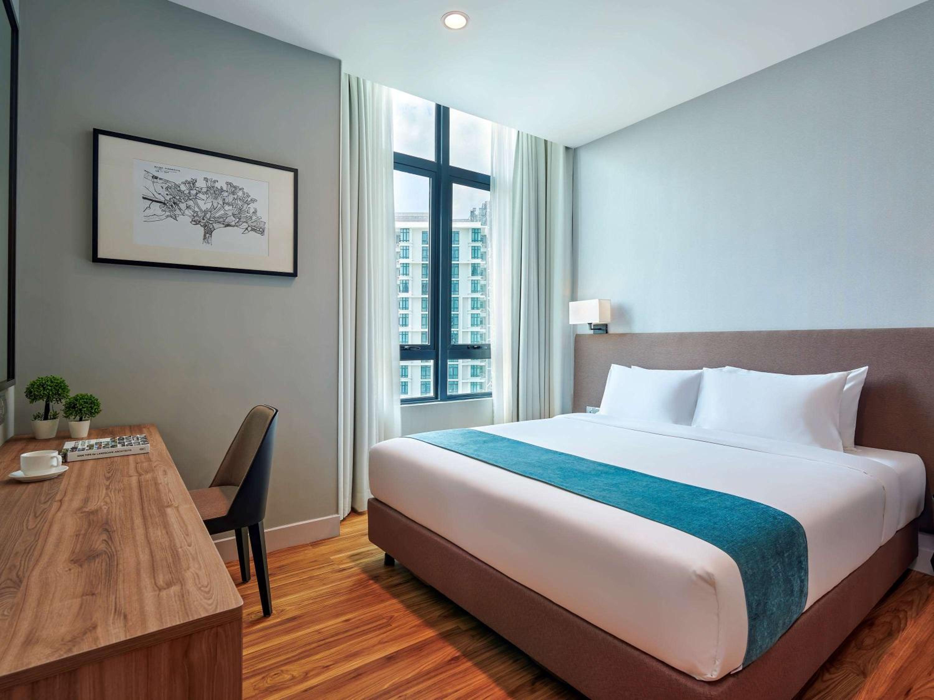 Superior Apartment with One Queen Bed and Two Single Beds - Photo 3