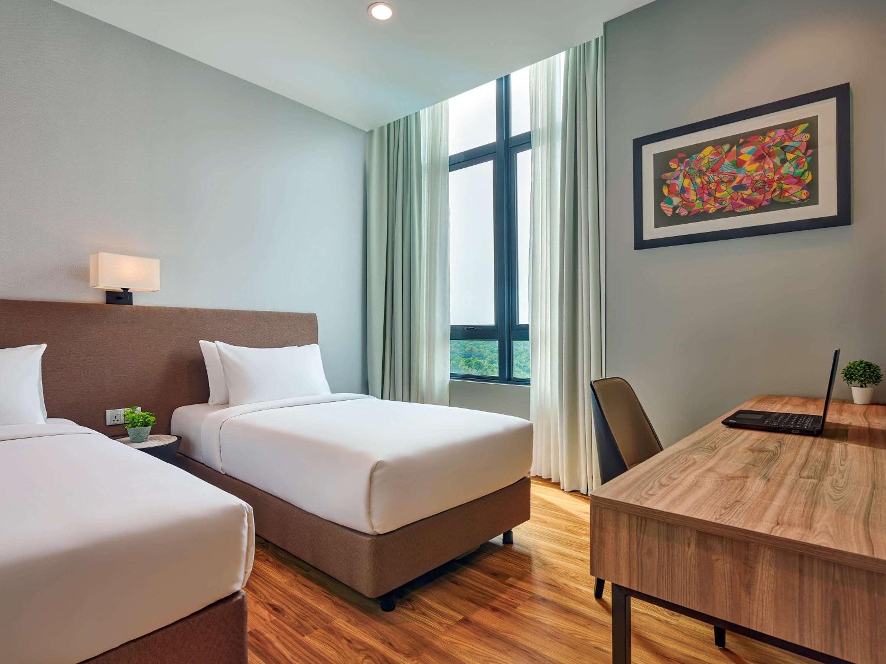 Superior Apartment with One Queen Bed and Two Single Beds - Photo 2