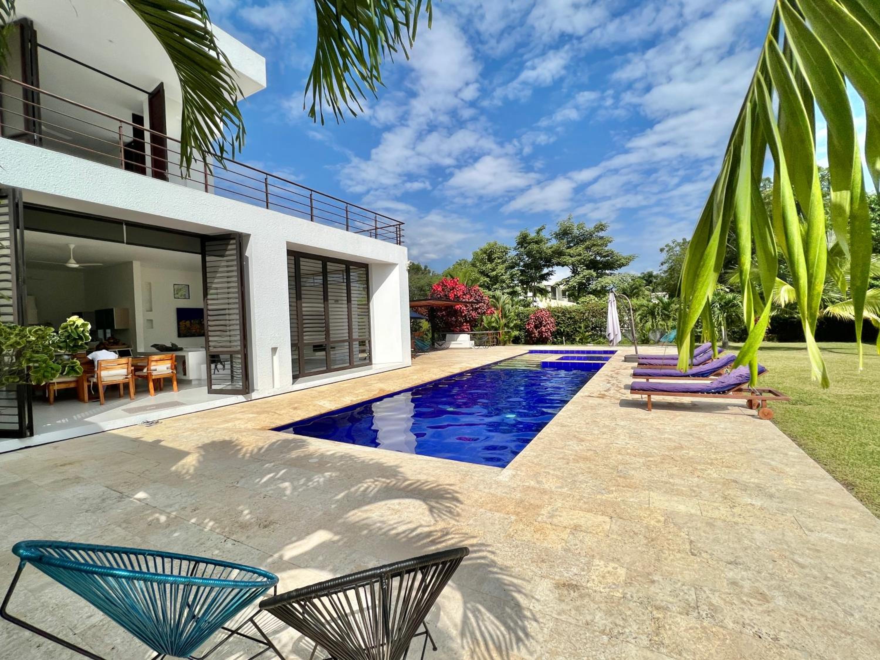 Five-Bedroom House photo 2