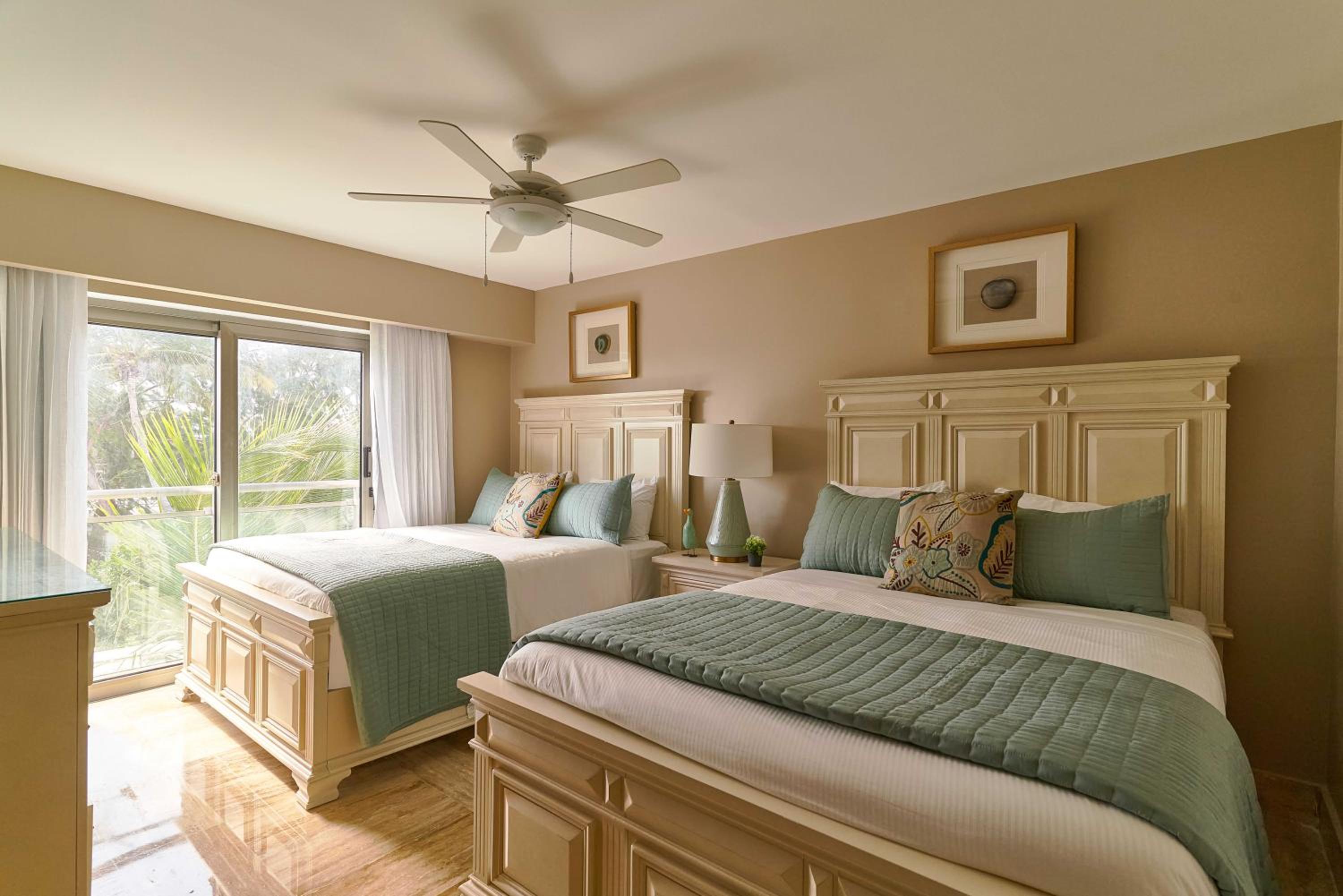 Three Bedroom Apartment with Hot Tub 