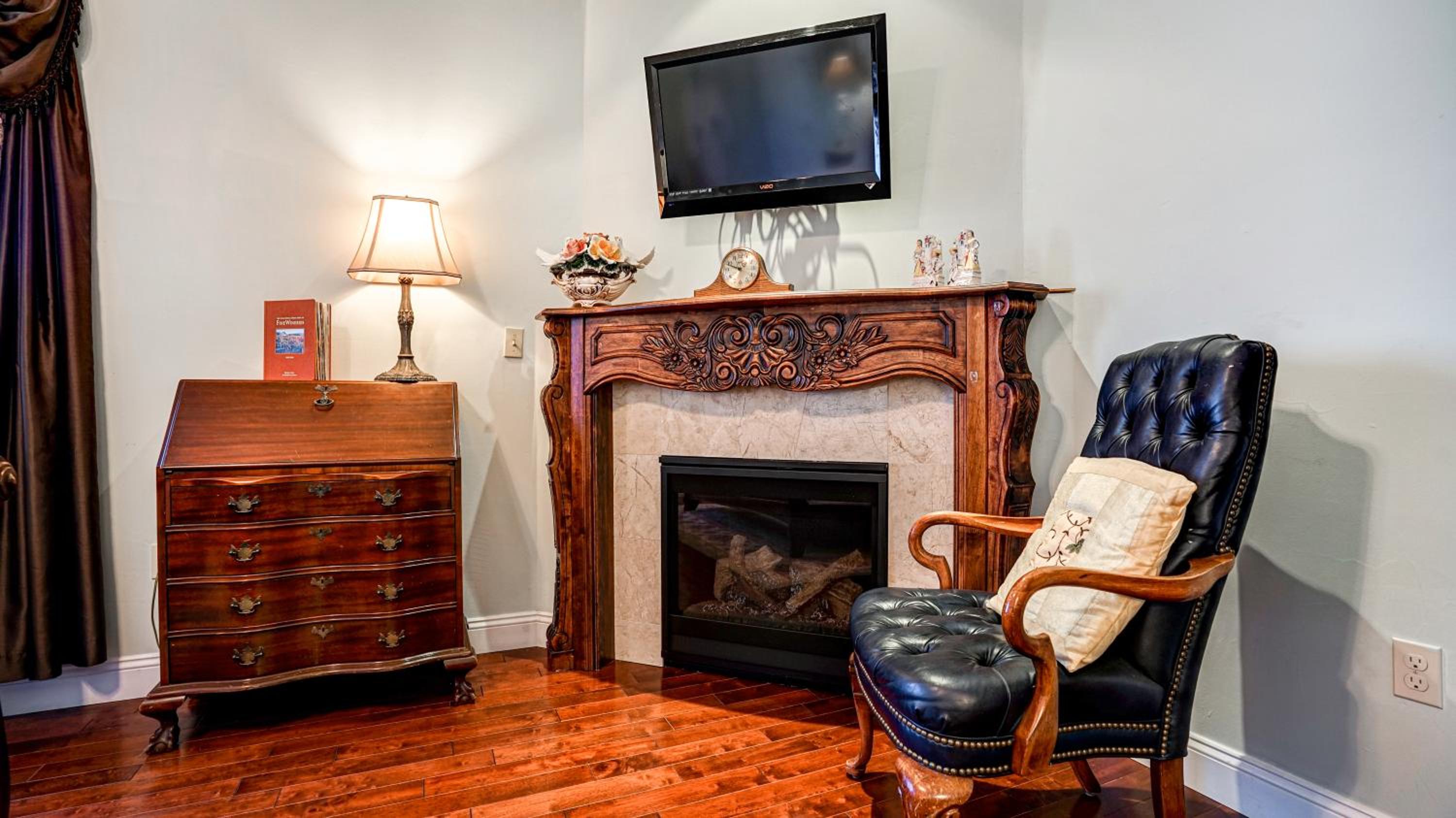 Deluxe King Suite