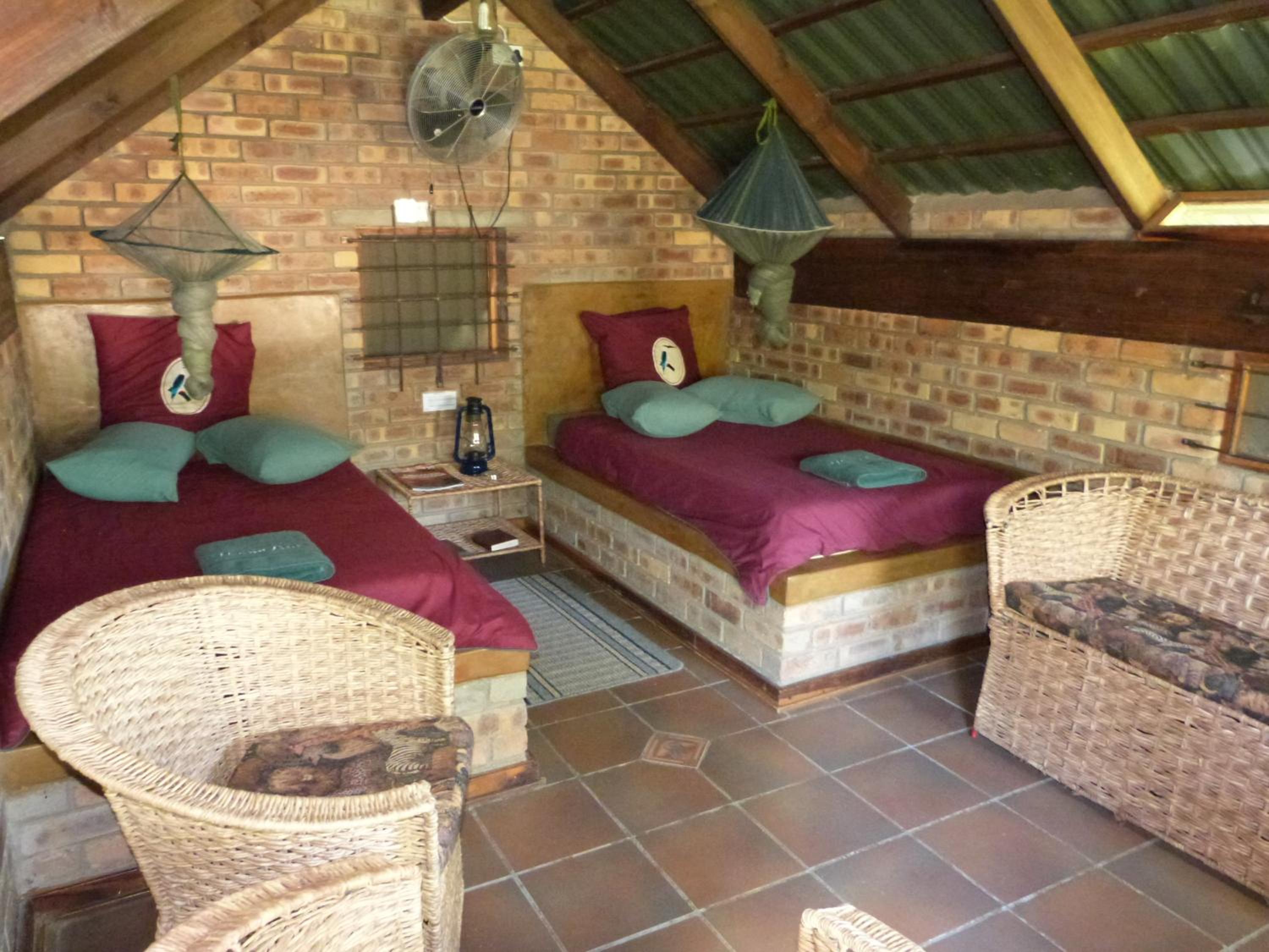 One-Bedroom Chalet with External Shared Bathroom - Campground Chalet photo 1