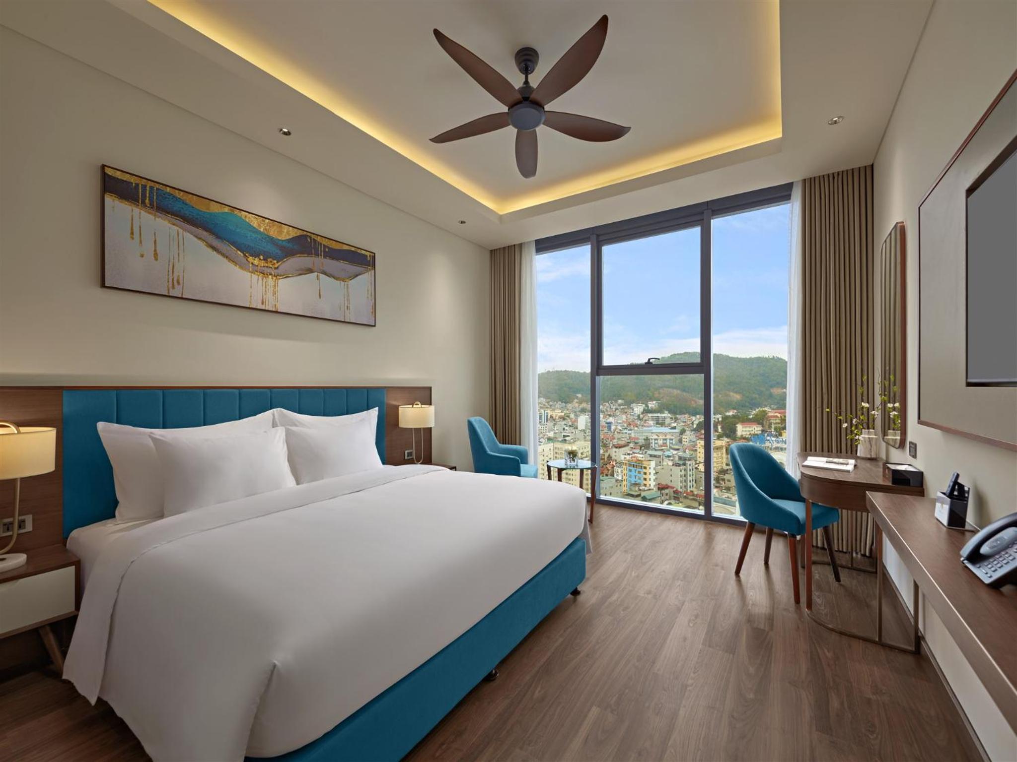 Deluxe Double Room with City View - Photo 3