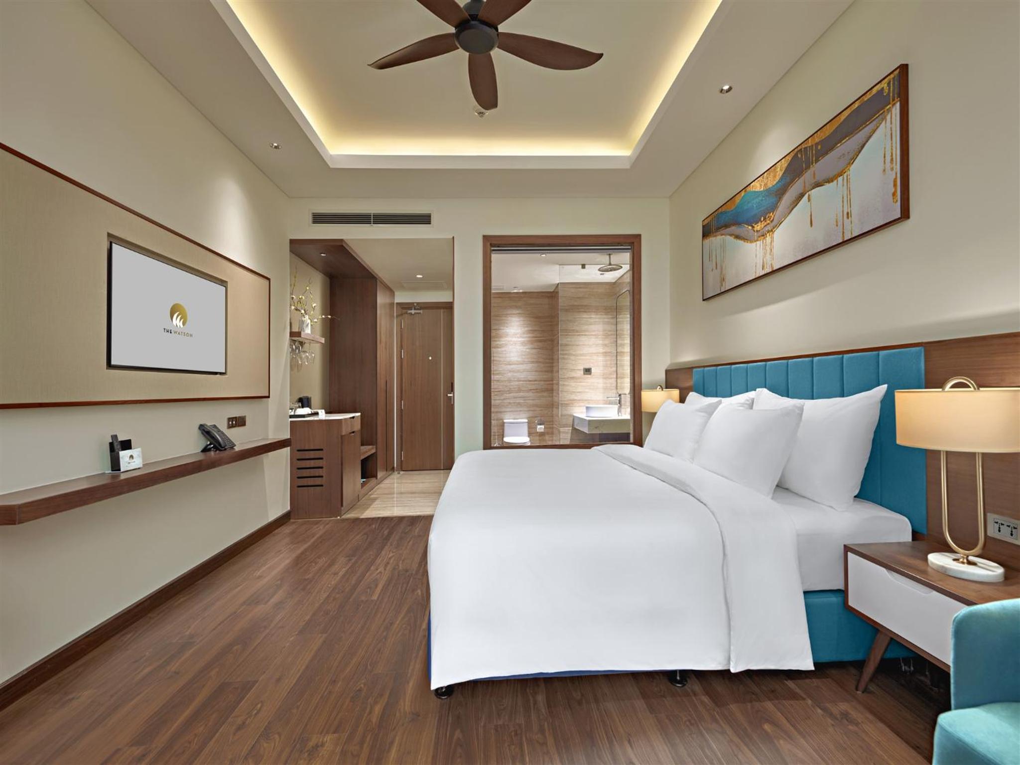 Deluxe Double Room with City View - Photo 4