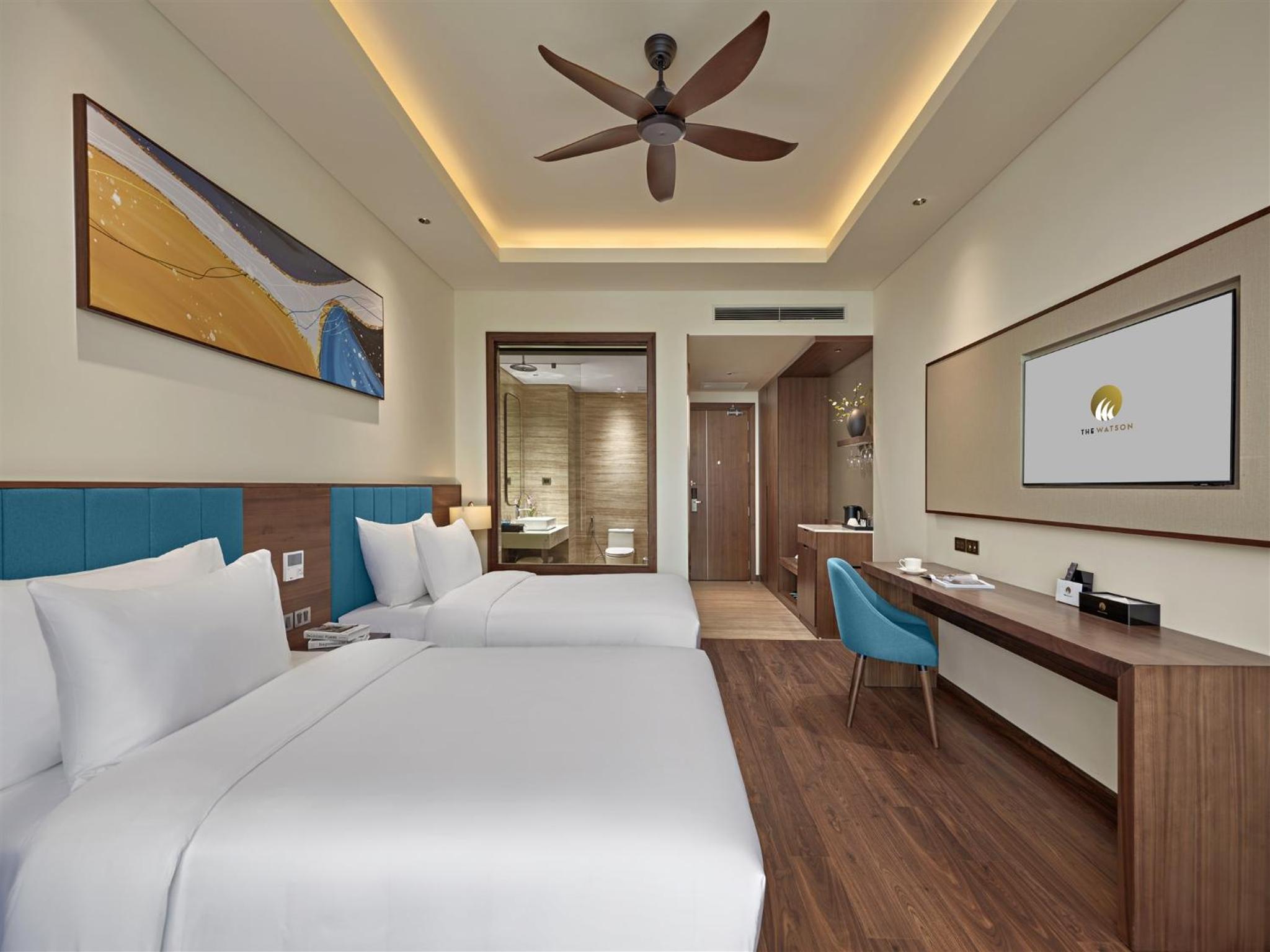 Deluxe Twin Room with City View - Photo 6