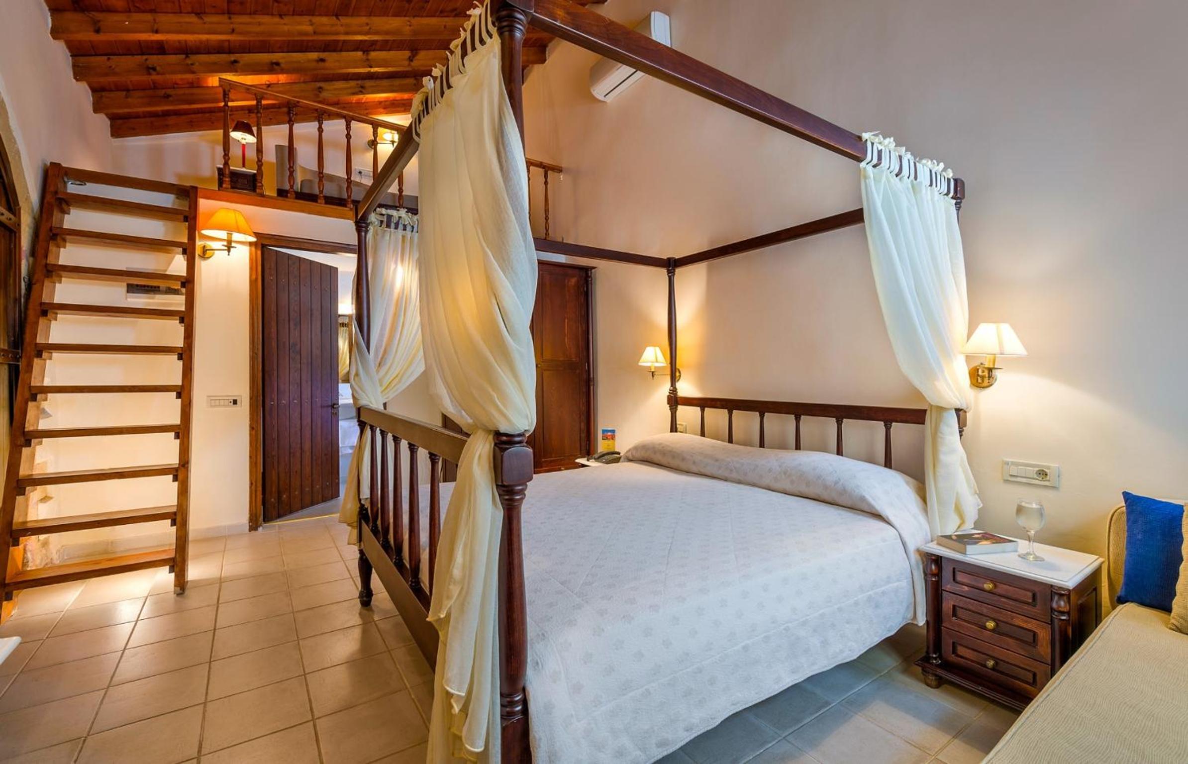 Deluxe Traditional Room