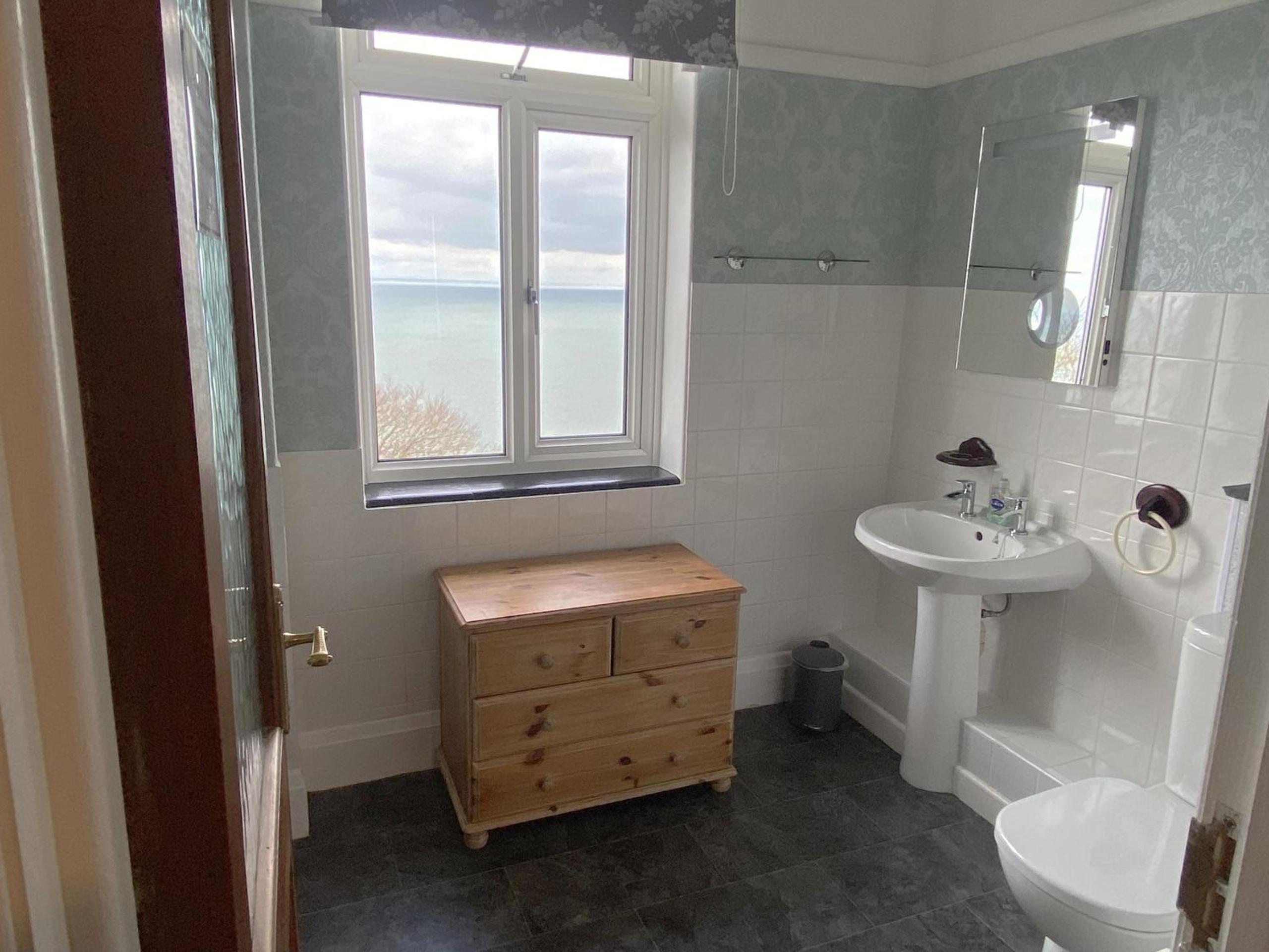 Superior Suite with Sea View - Photo 47