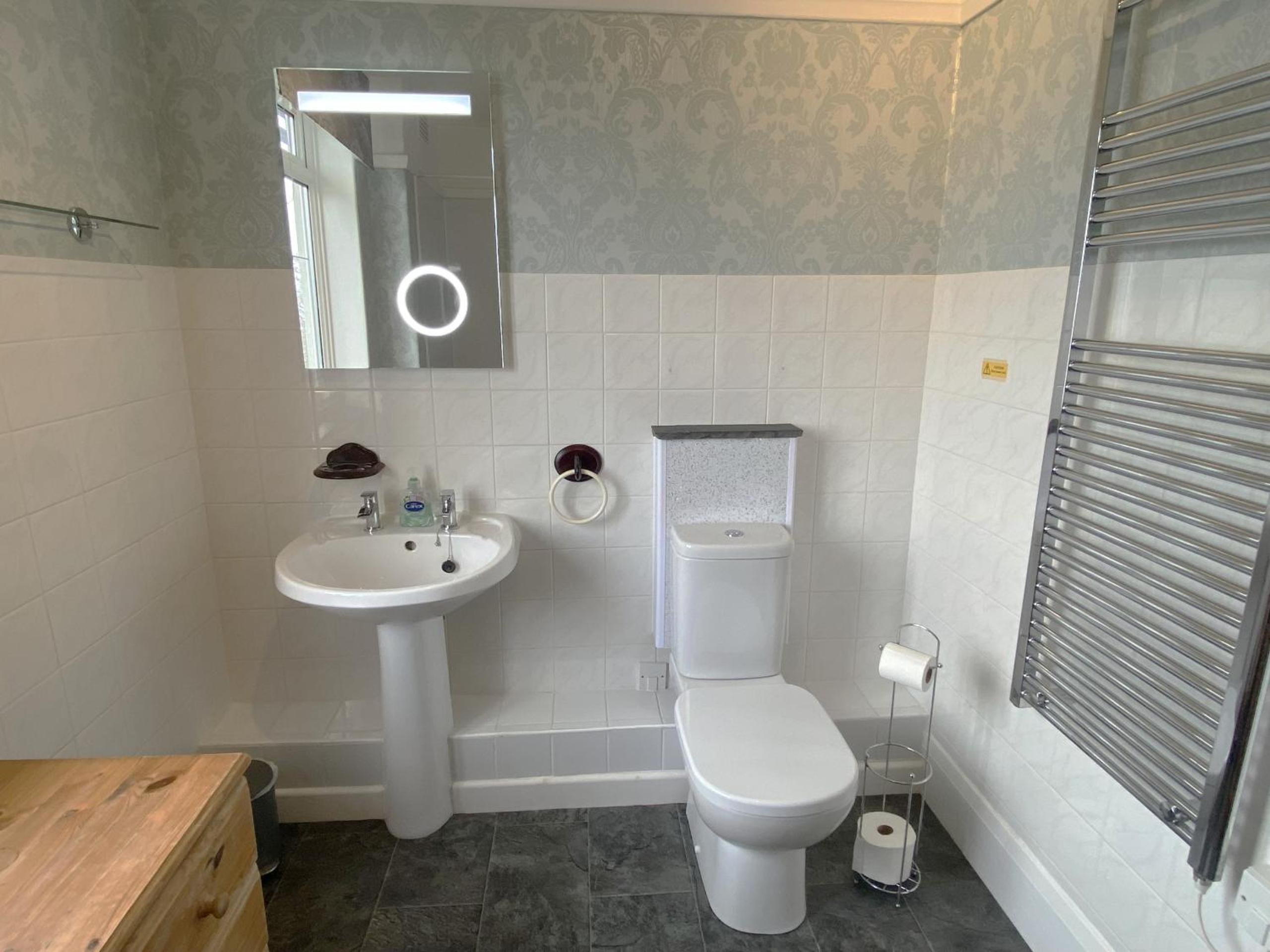 Superior Suite with Sea View - Photo 48