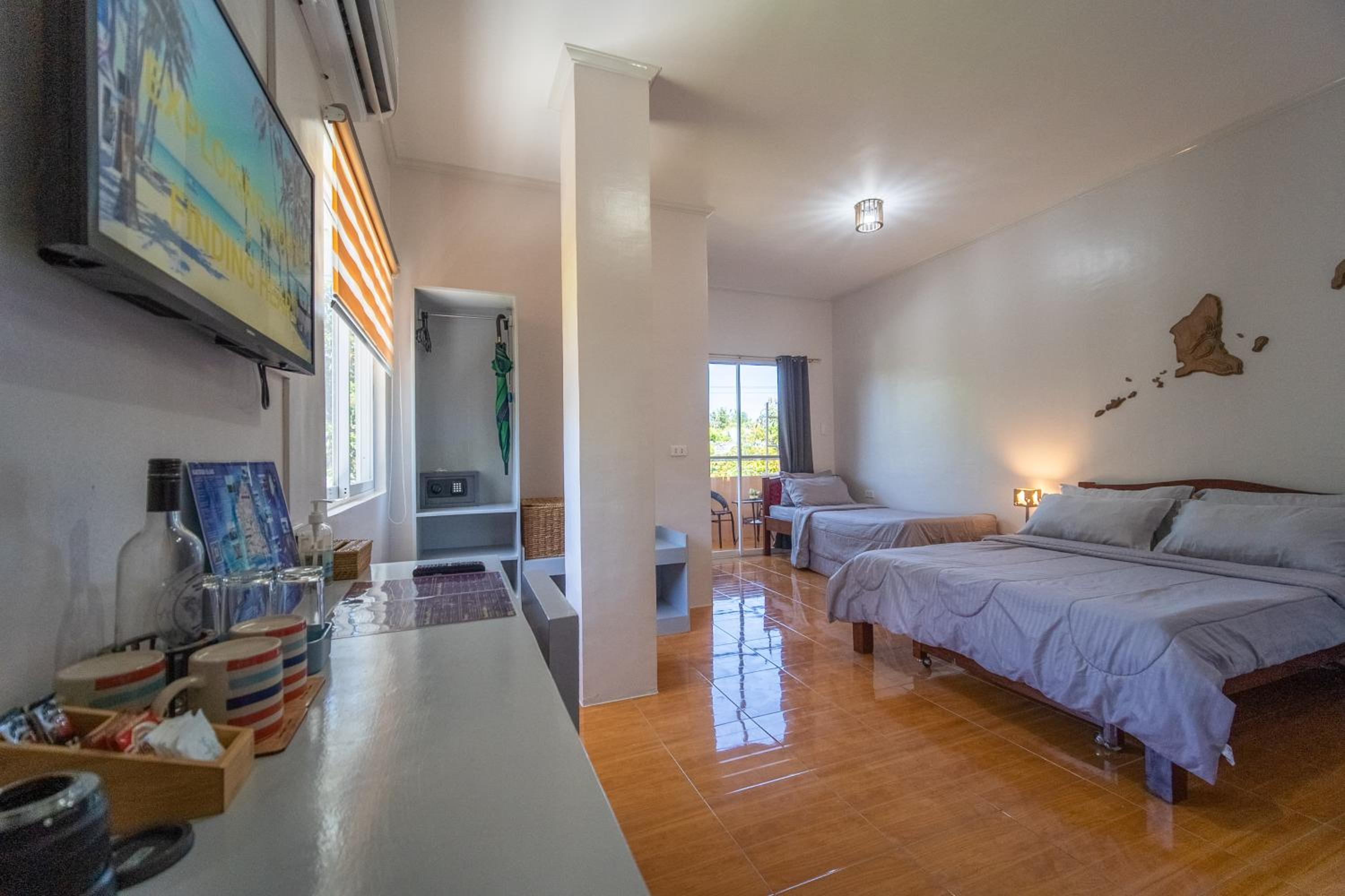 Deluxe Double Room with Extra Bed - Photo 25