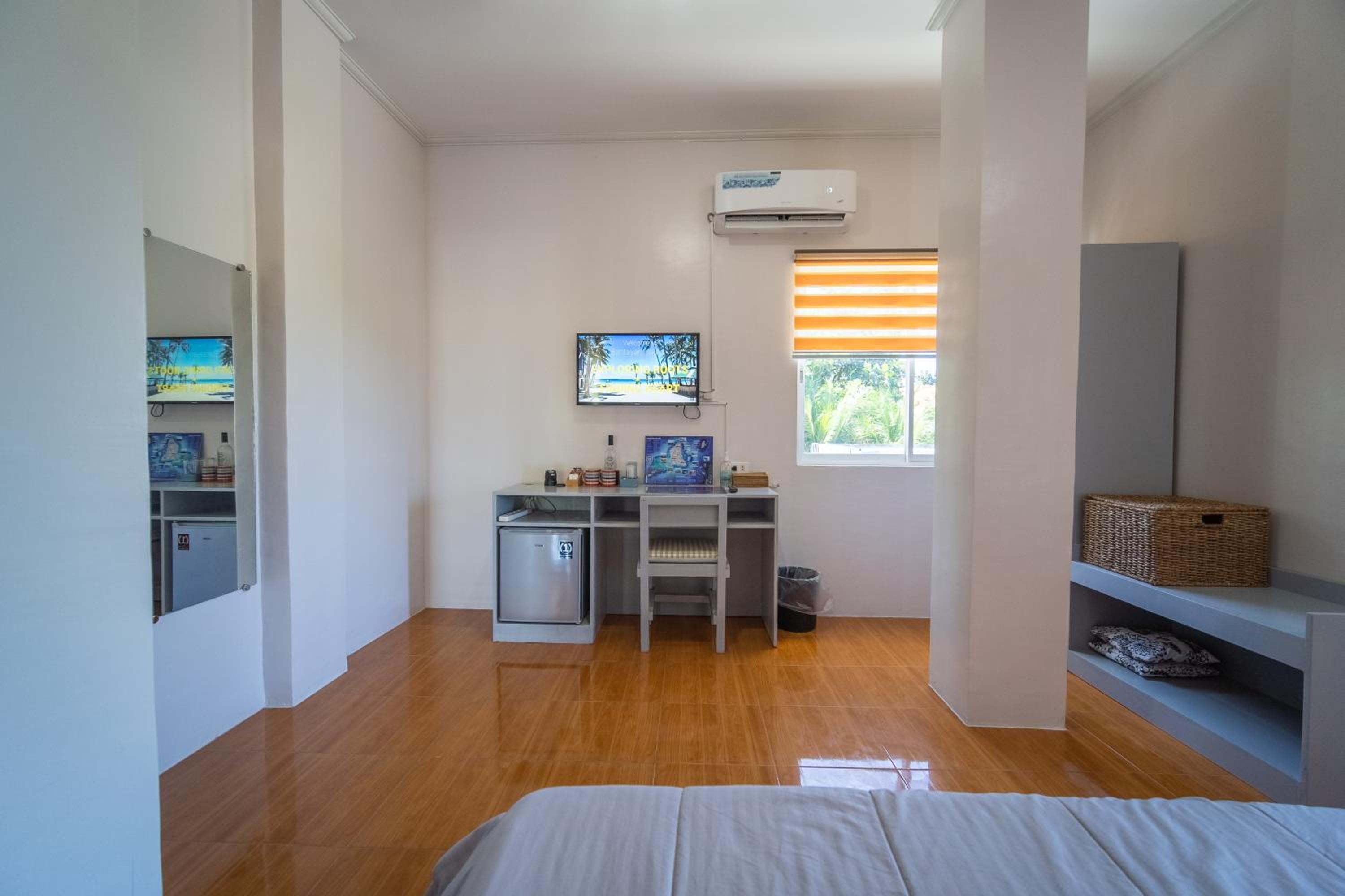 Deluxe Double Room with Extra Bed - Photo 9