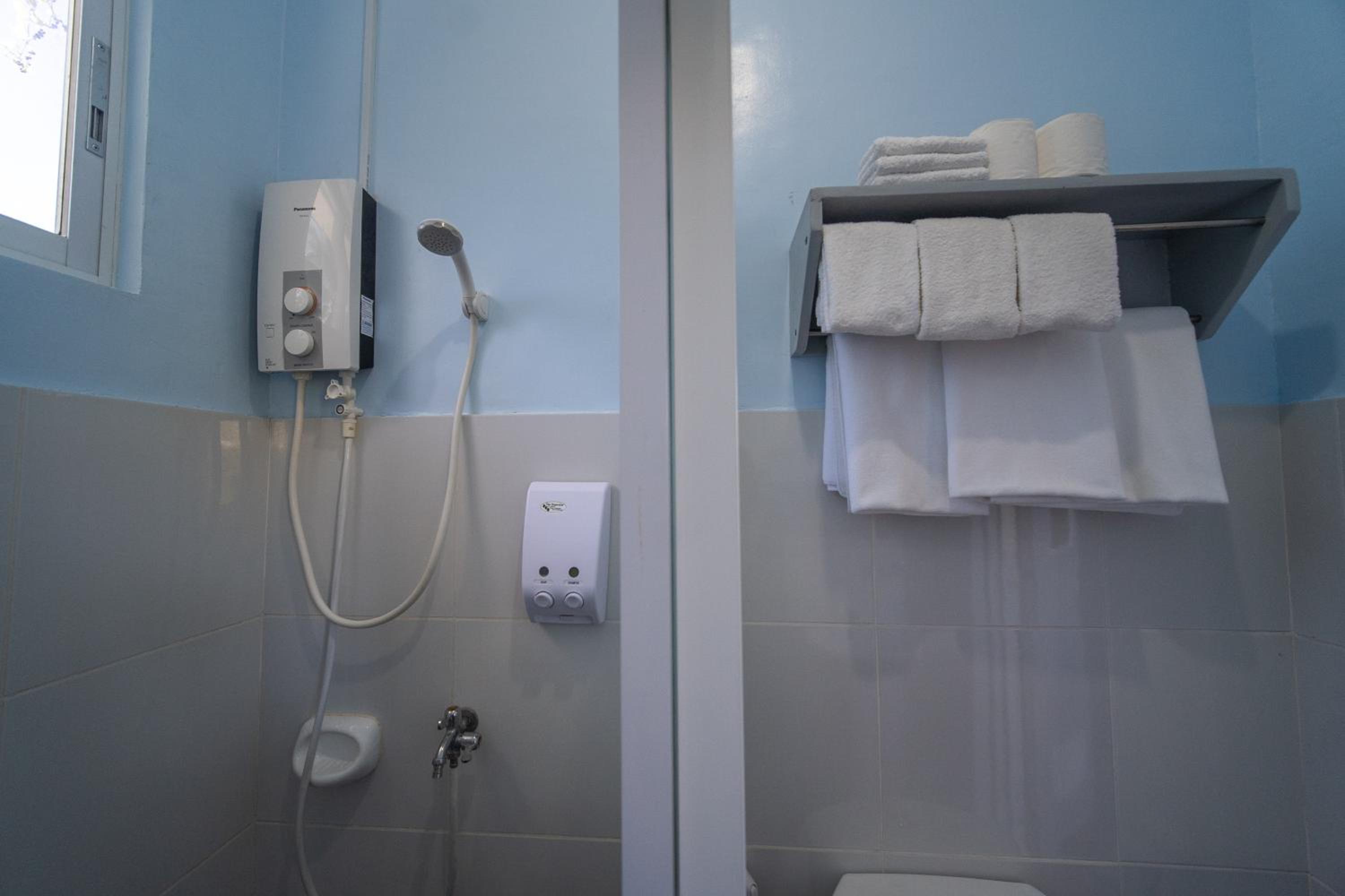 Deluxe Double Room with Extra Bed - Photo 13