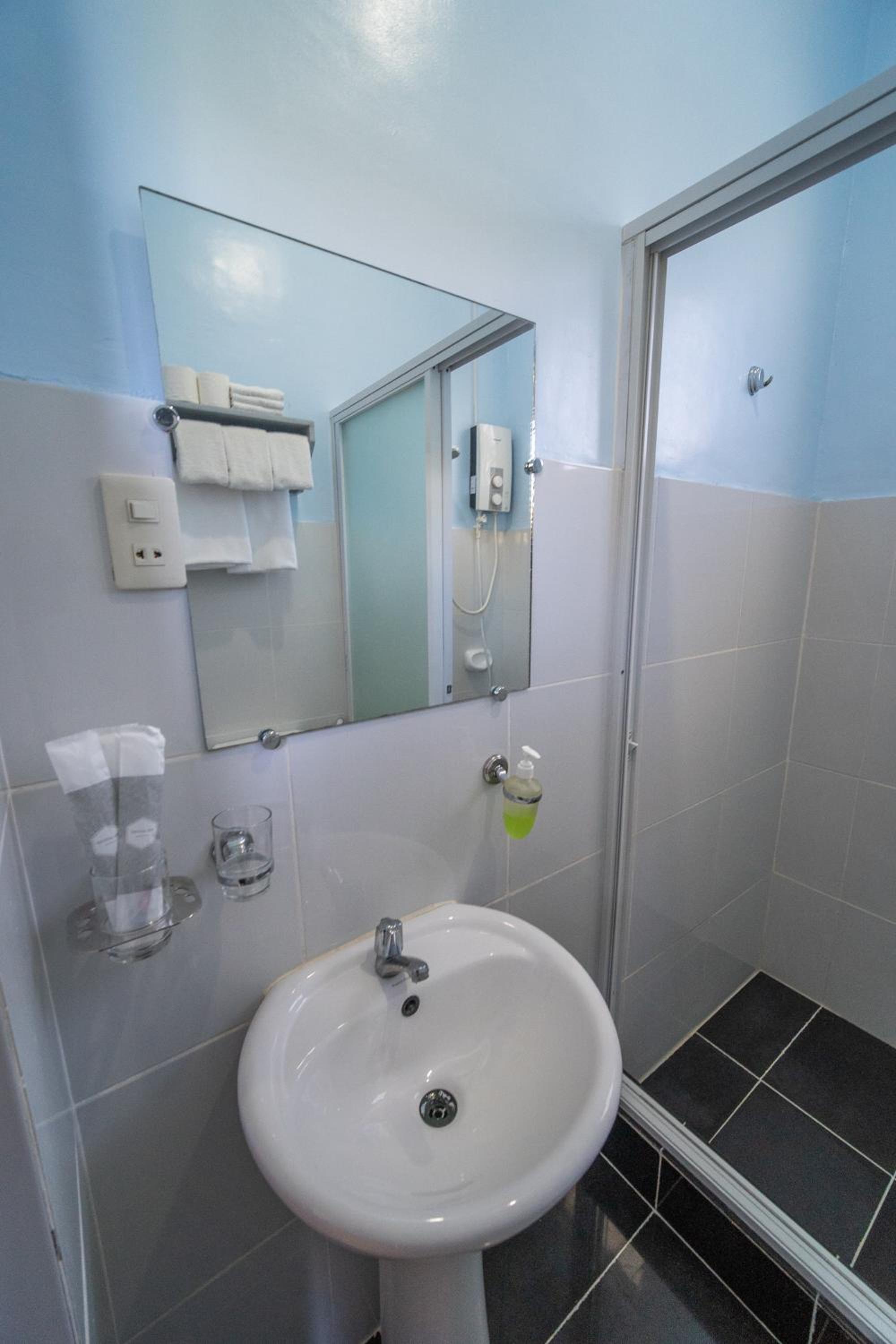 Deluxe Double Room with Extra Bed - Photo 11