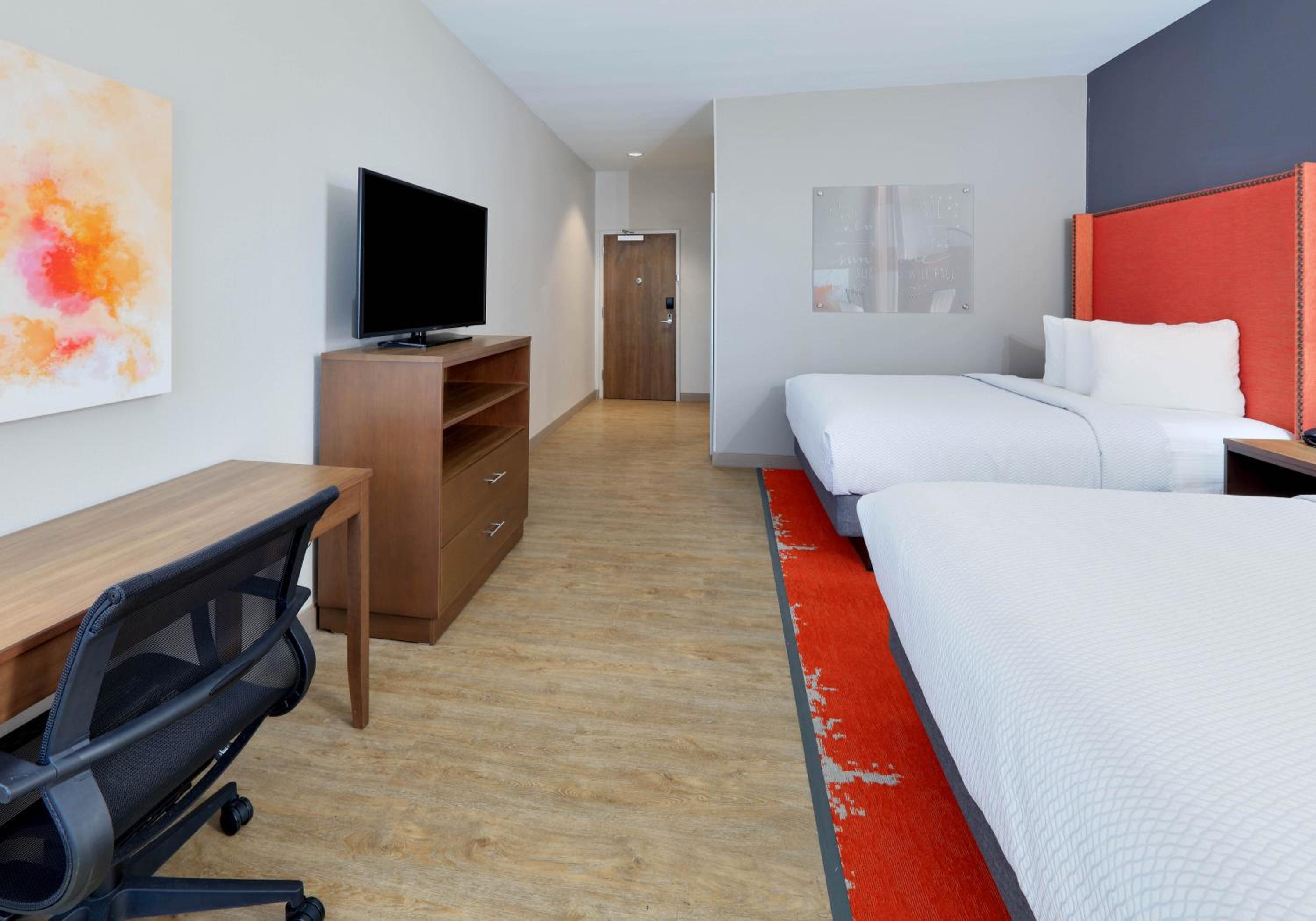 Queen Room with Two Queen Beds and Roll-In Shower - Mobility/Hearing Accessible - Non-Smoking - Photo 1