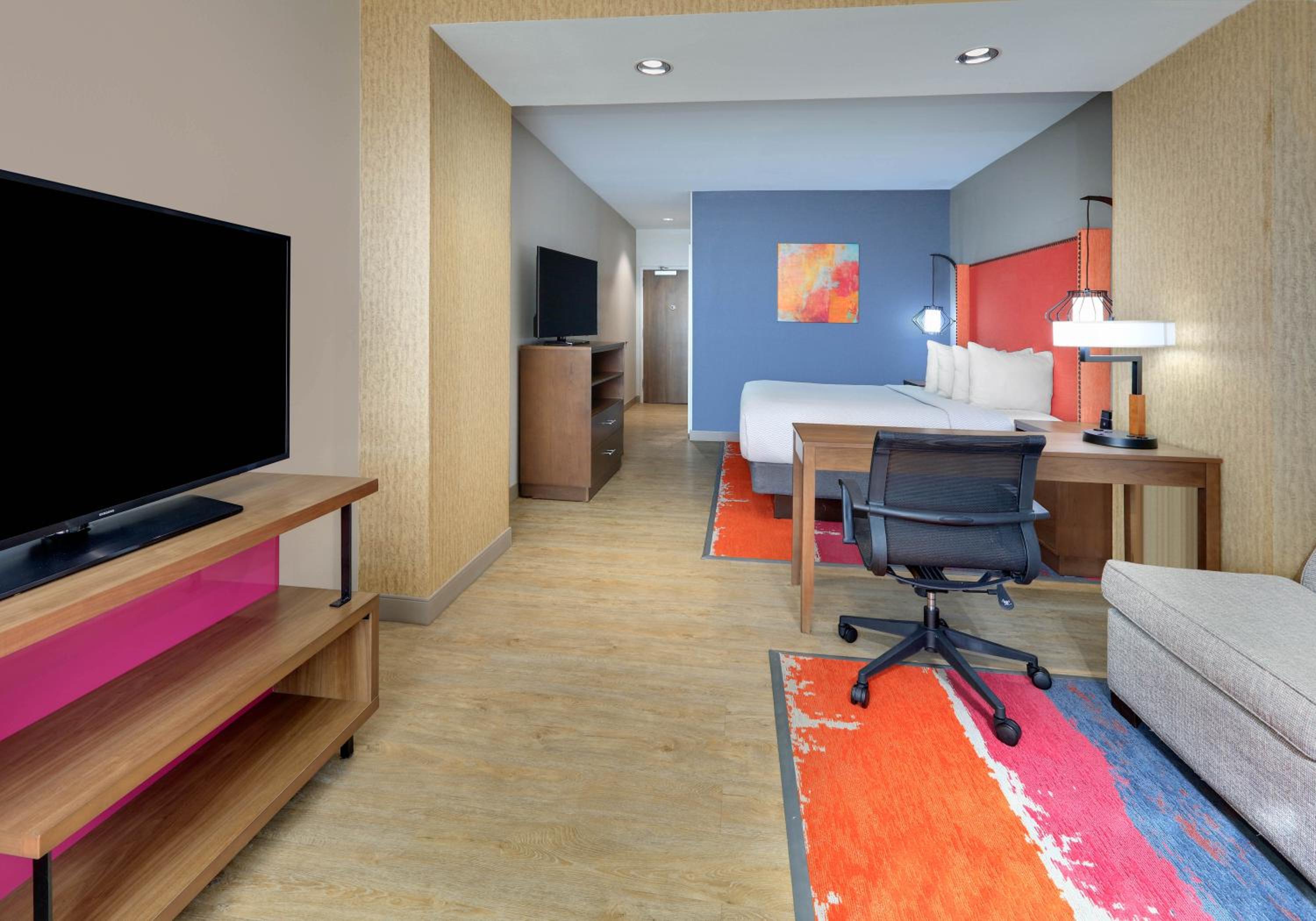 Superior King Room at La Quinta Inn & Suites by Wyndham Lakeway in Lakeway
