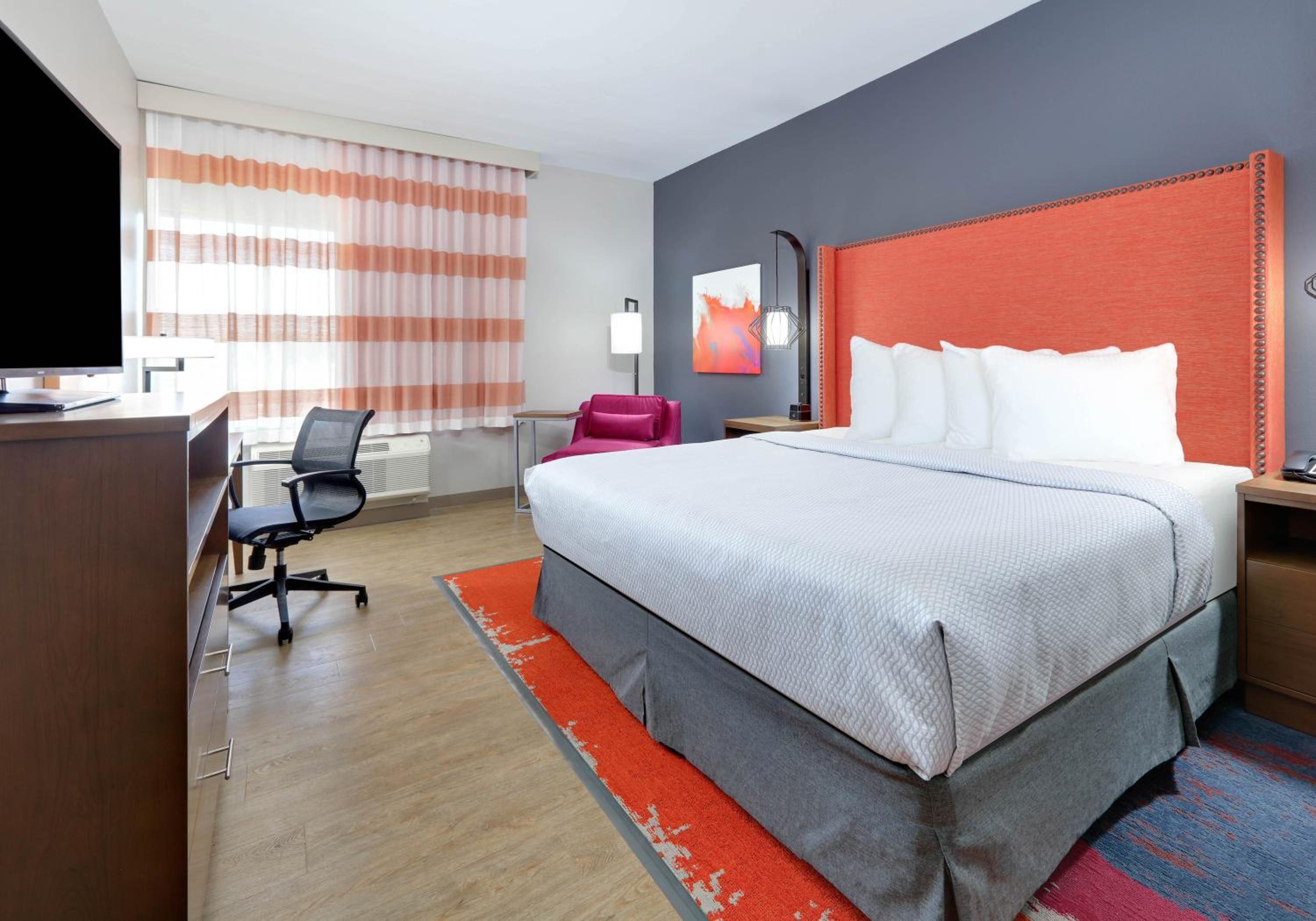 Deluxe King Room - Photo 3