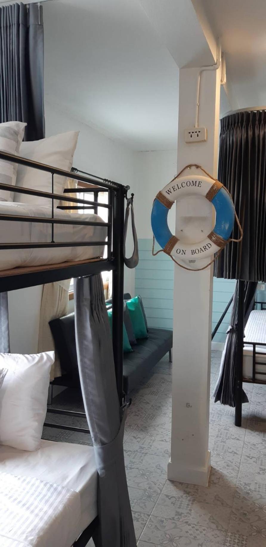 Female Dormitory Room photo 2
