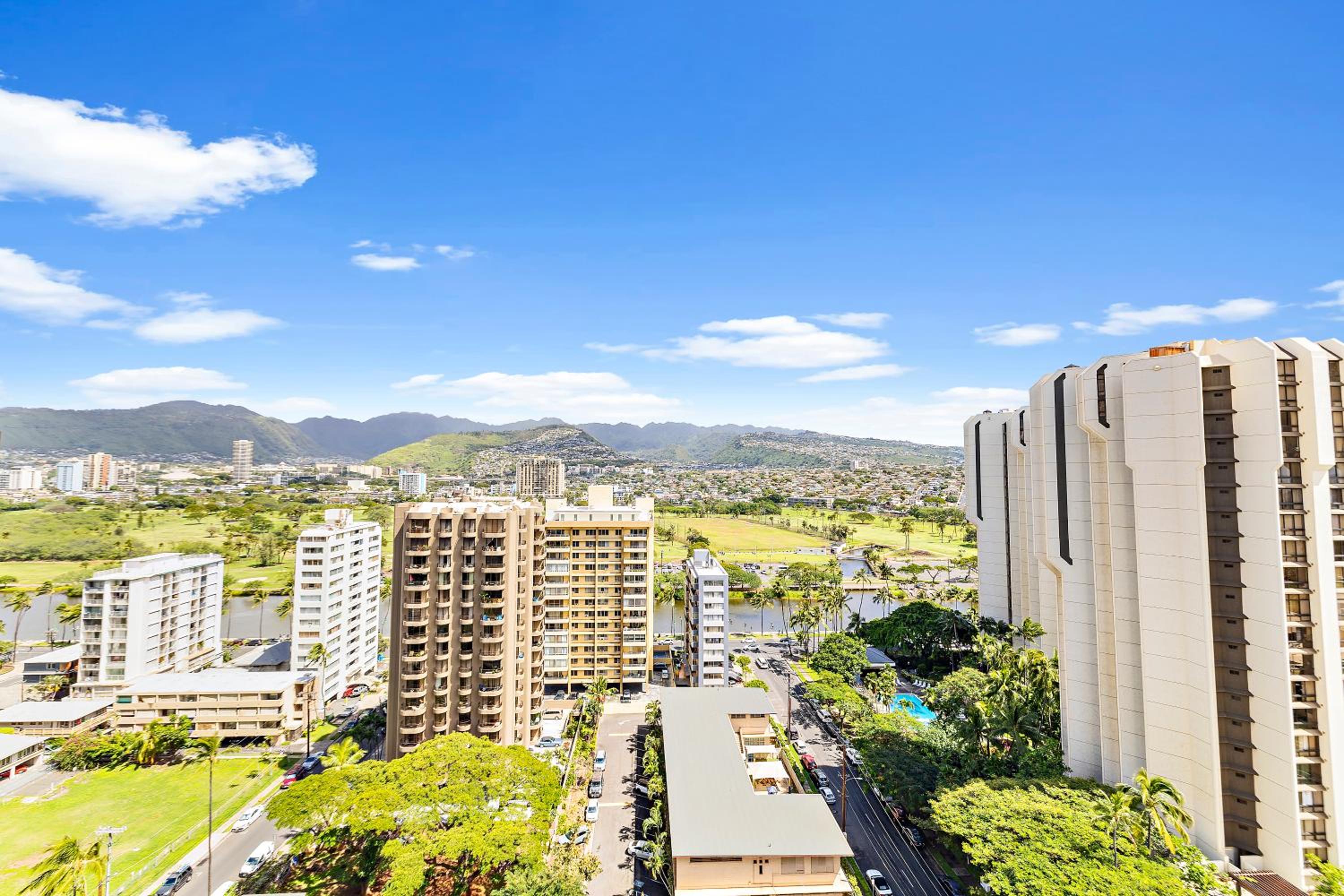 Waikiki Banyan condo - pool, sauna & beach access: Apartment with Mountain View photo
