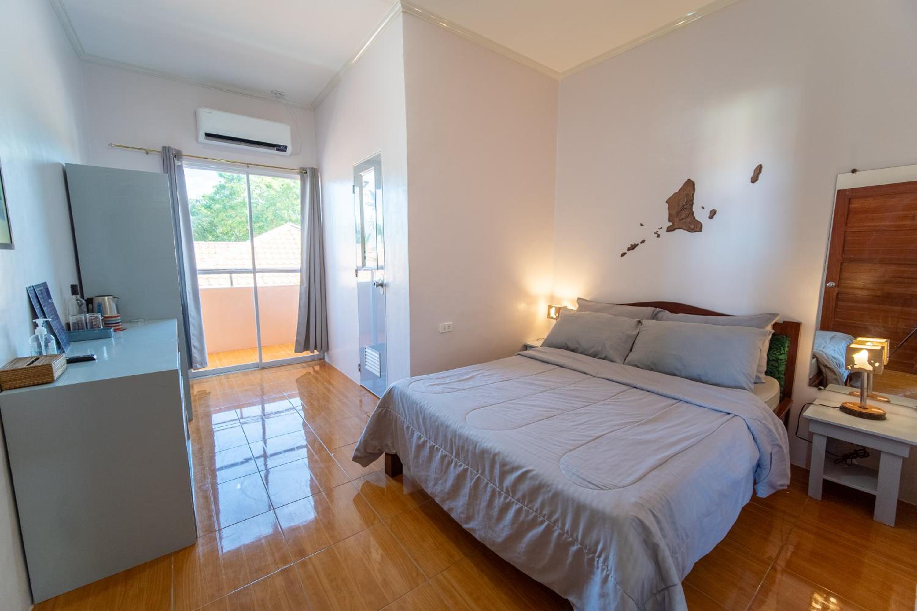 Double Room with Balcony - Photo 22