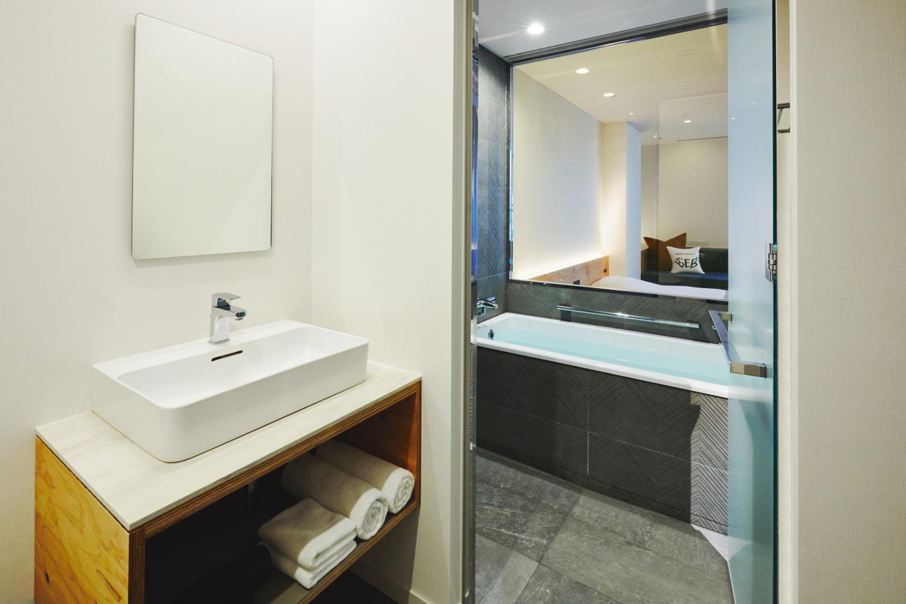 Twin Room with Private Bathroom - Photo 2