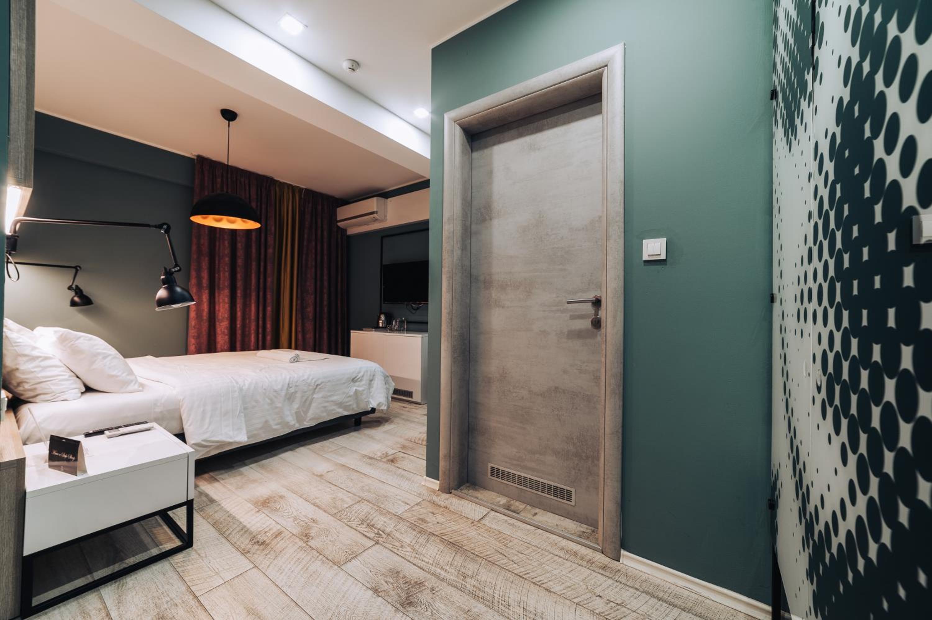 Deluxe Double Room with Balcony - Photo 3