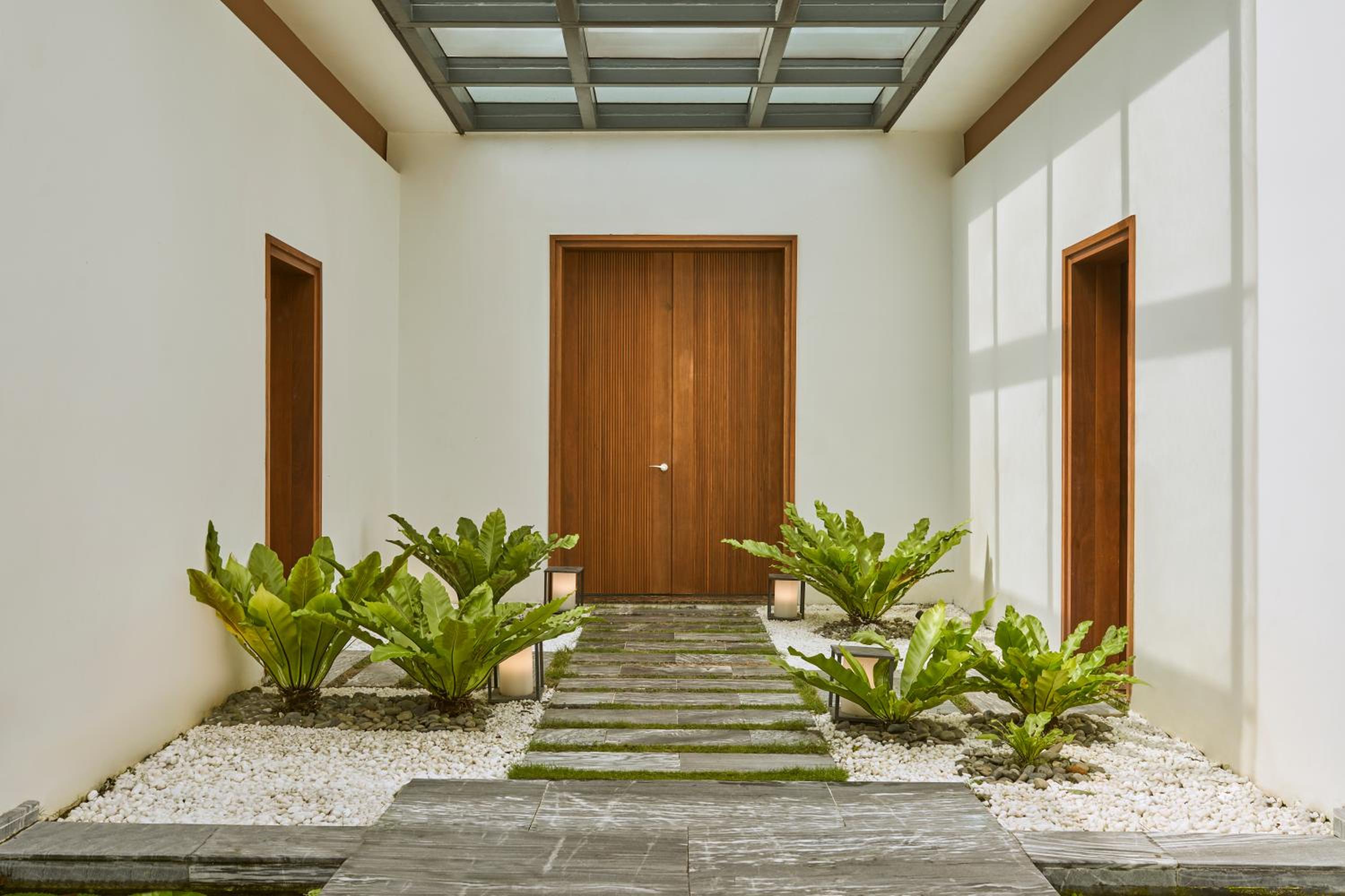 Three-Bedroom Beach Front Villa with Private Pool - Photo 10