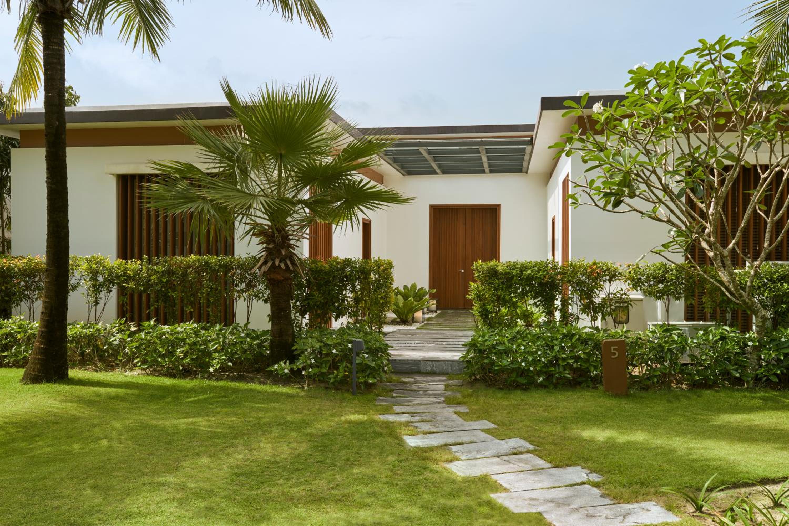 Three-Bedroom Beach Front Villa with Private Pool - Photo 7
