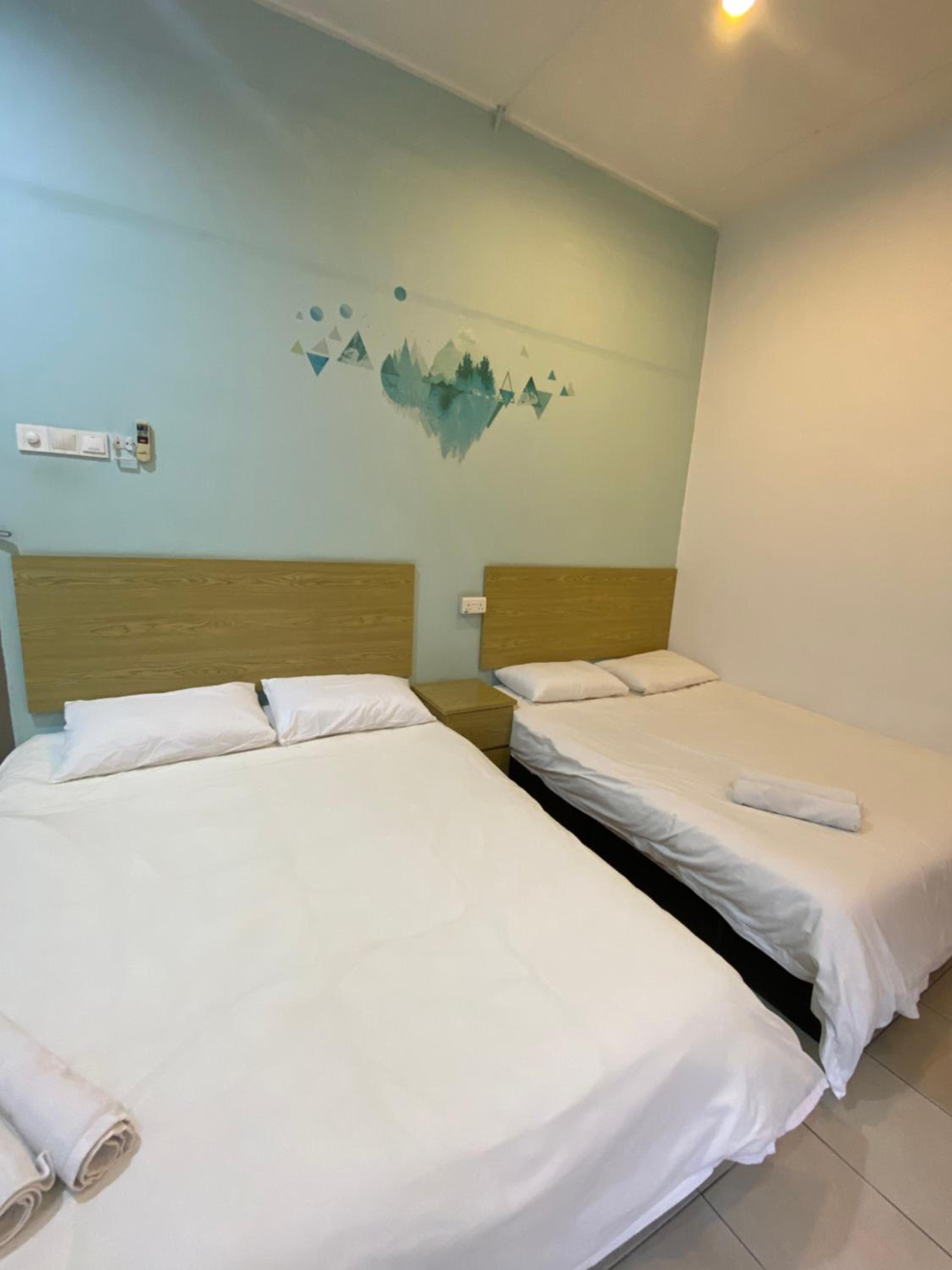 Quadruple Room with Private Bathroom photo 3