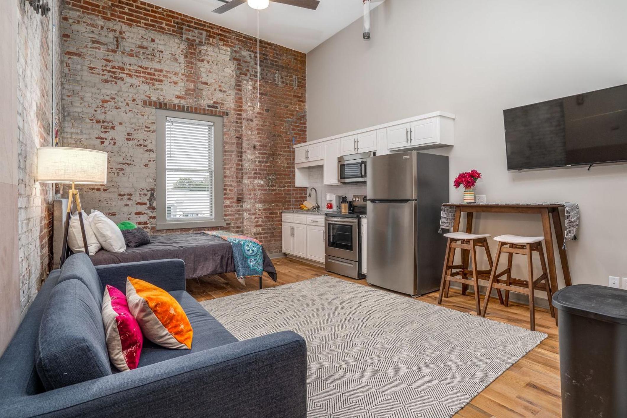 Studio Apartment photo 1