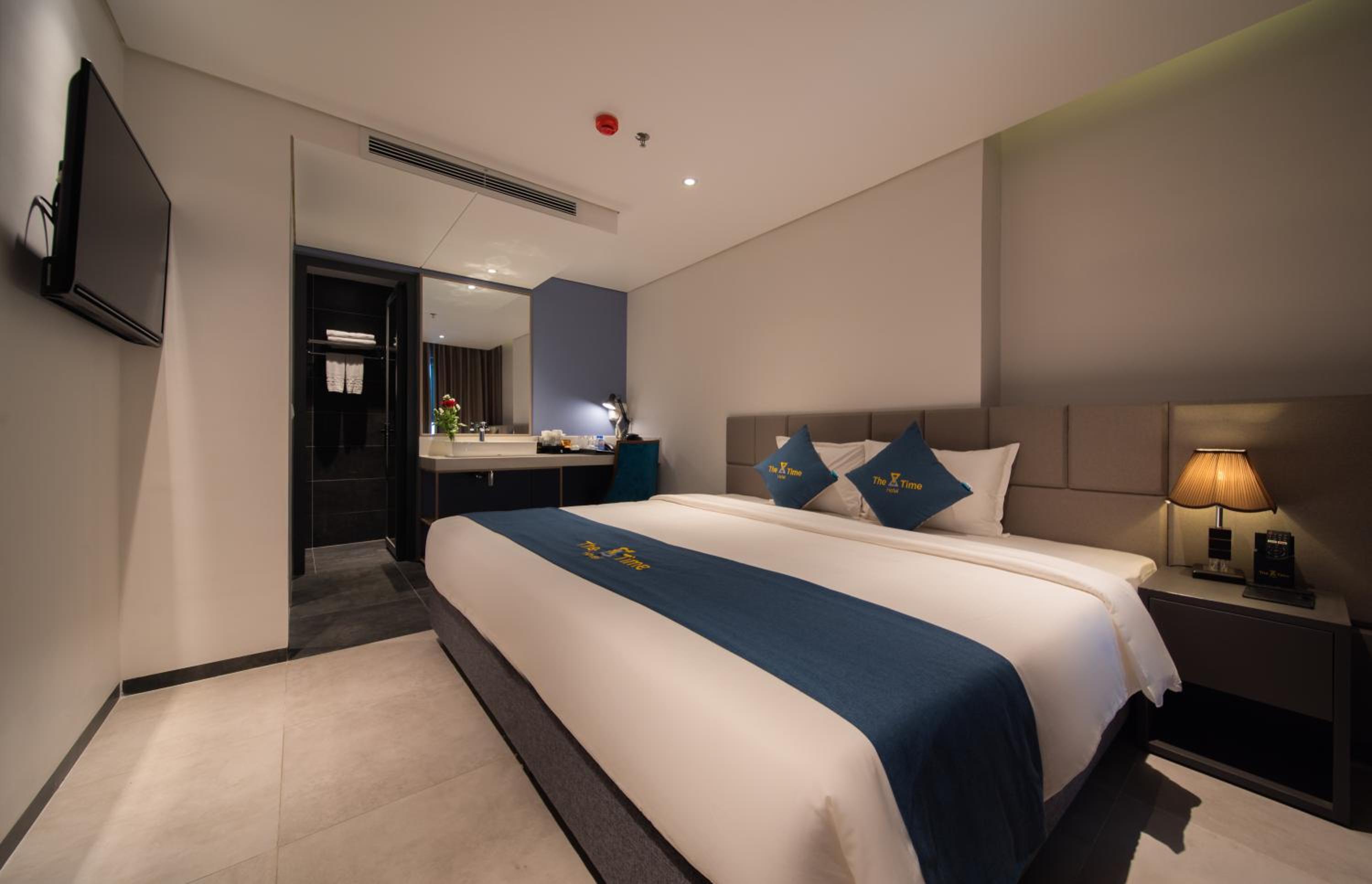 Deluxe Double or Twin Room with City View - Photo 2