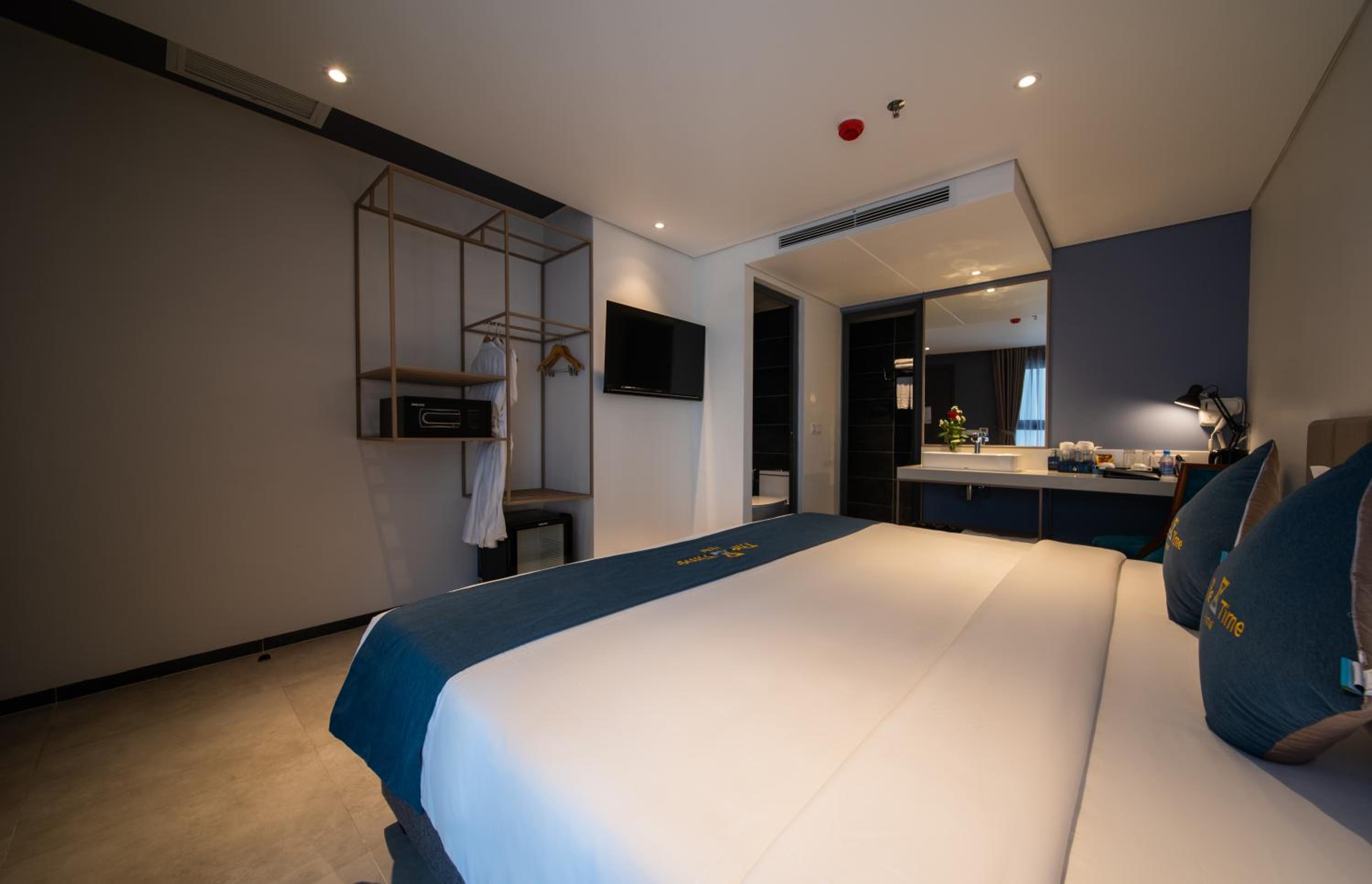 Deluxe Double or Twin Room with City View - Photo 5