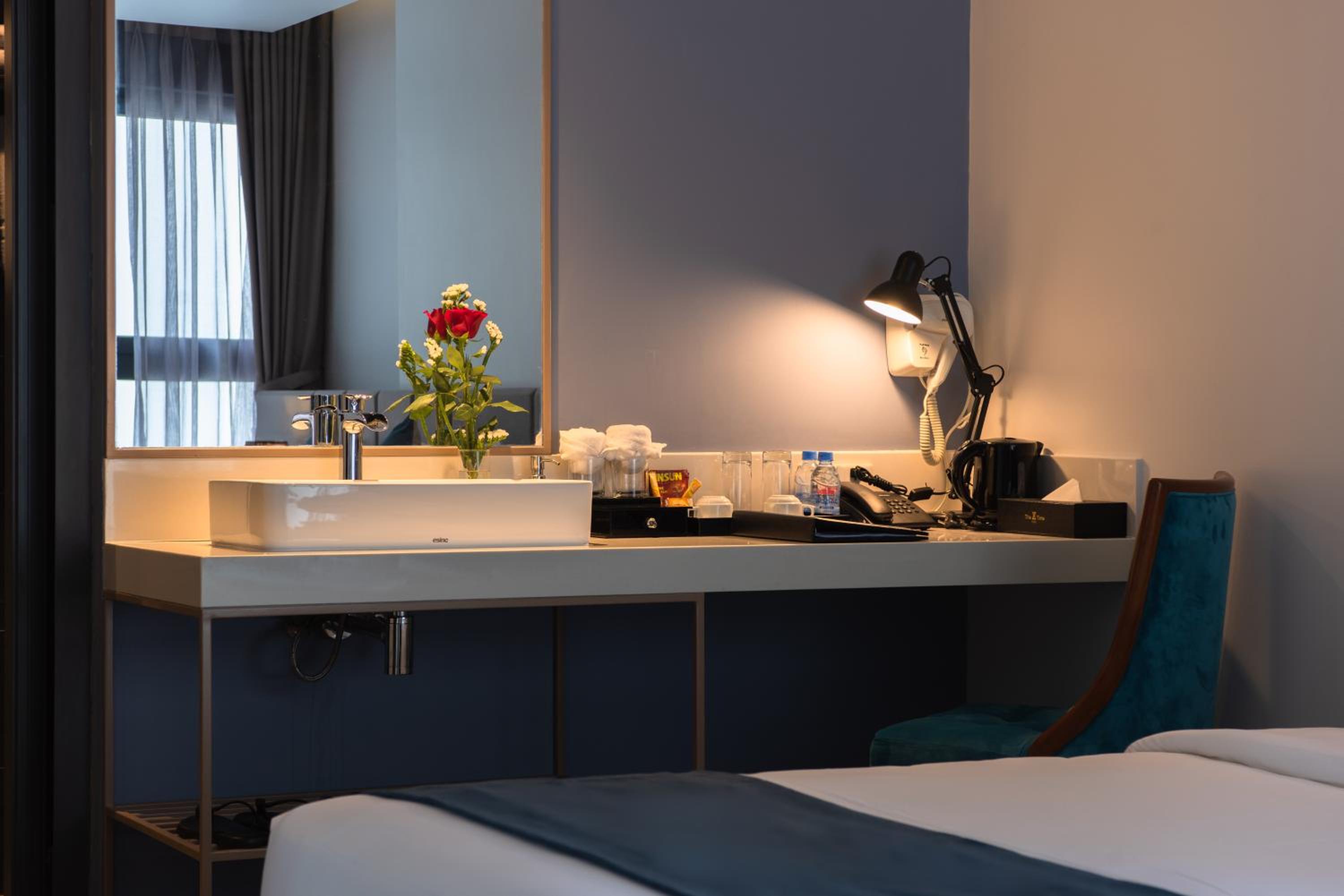 Deluxe Double or Twin Room with City View - Photo 8