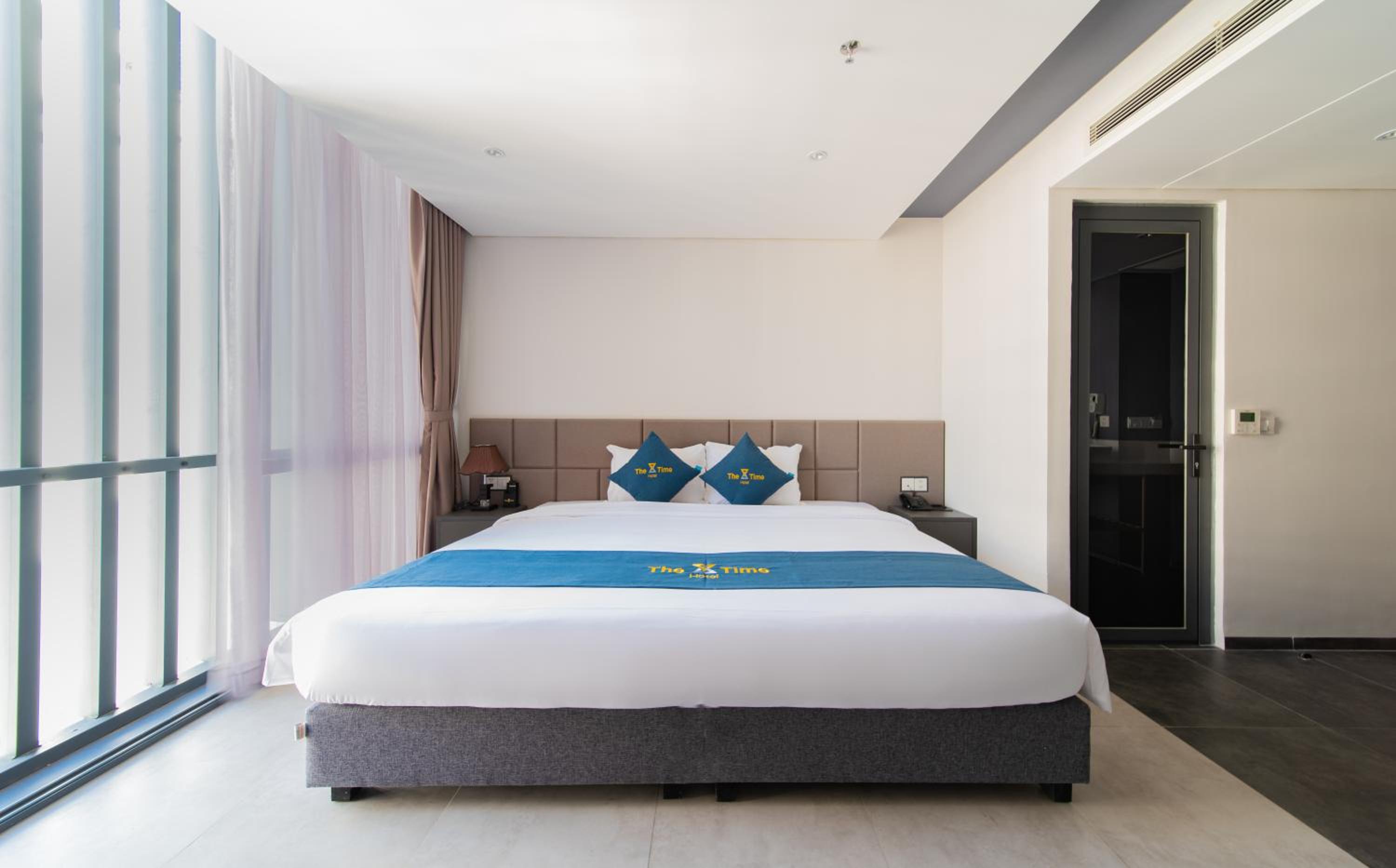Double or Twin Room with City View - Photo 3