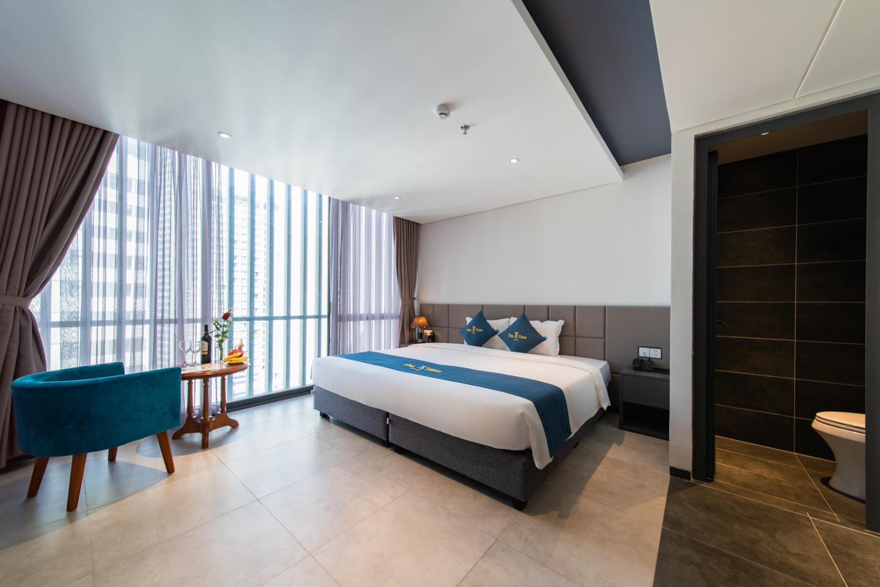 Double or Twin Room with City View - Photo 1