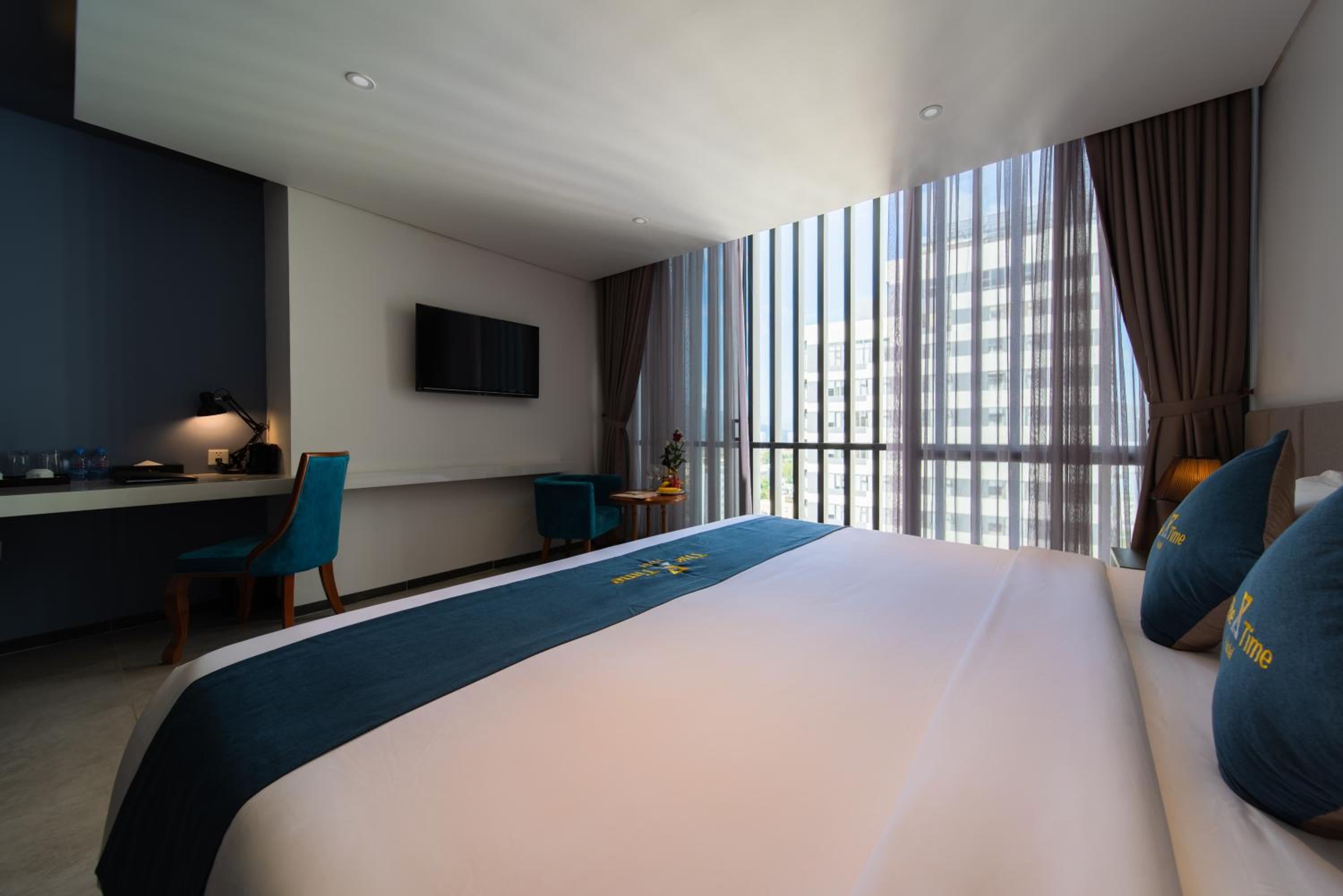 Double or Twin Room with City View - Photo 4