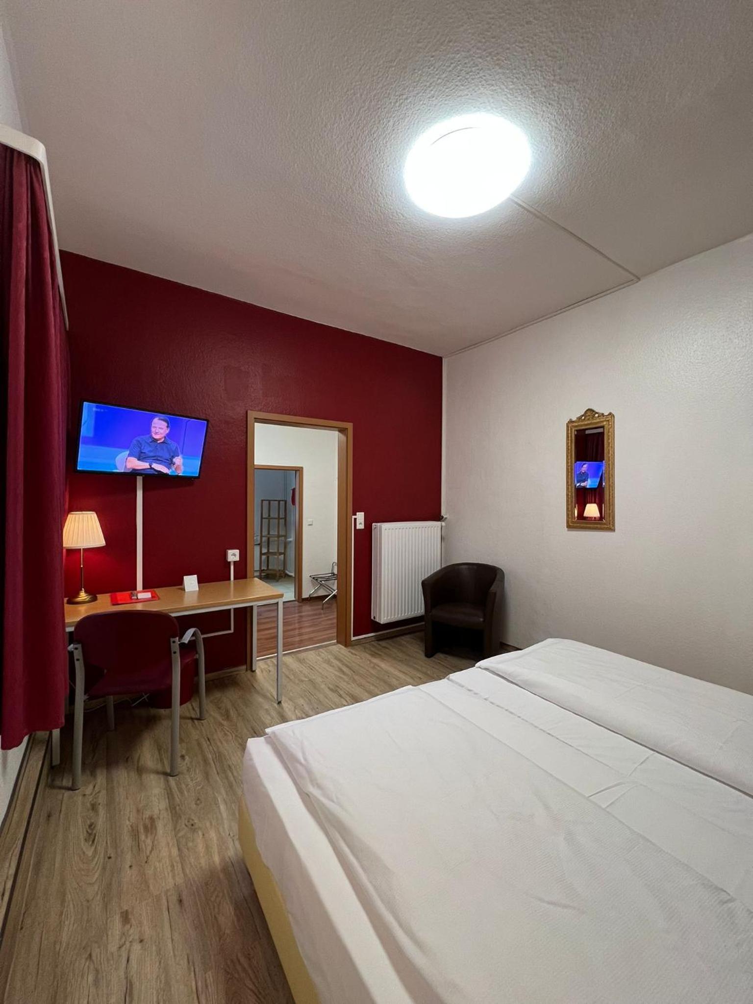 Standard Queen Room photo 2