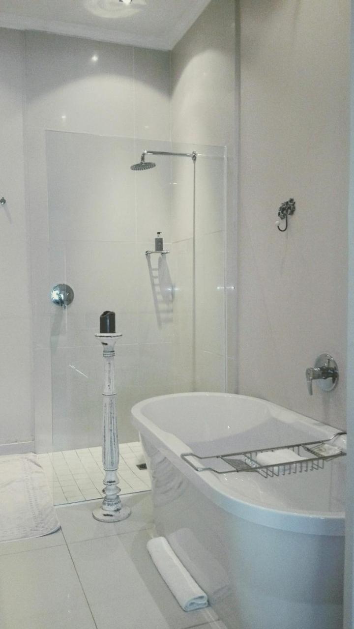 Double Room - Photo 8