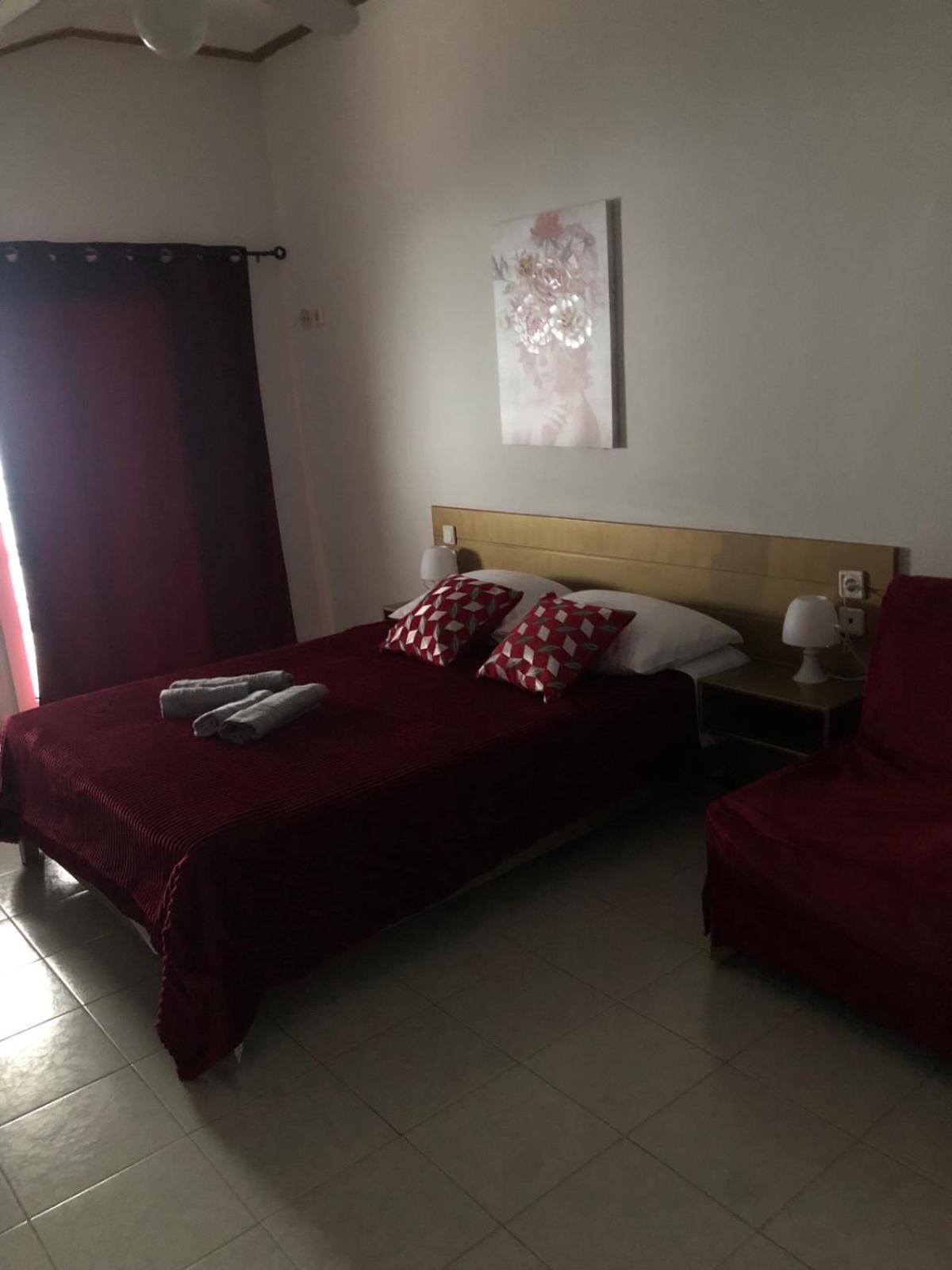 Deluxe Suite with Sea View - Photo 9
