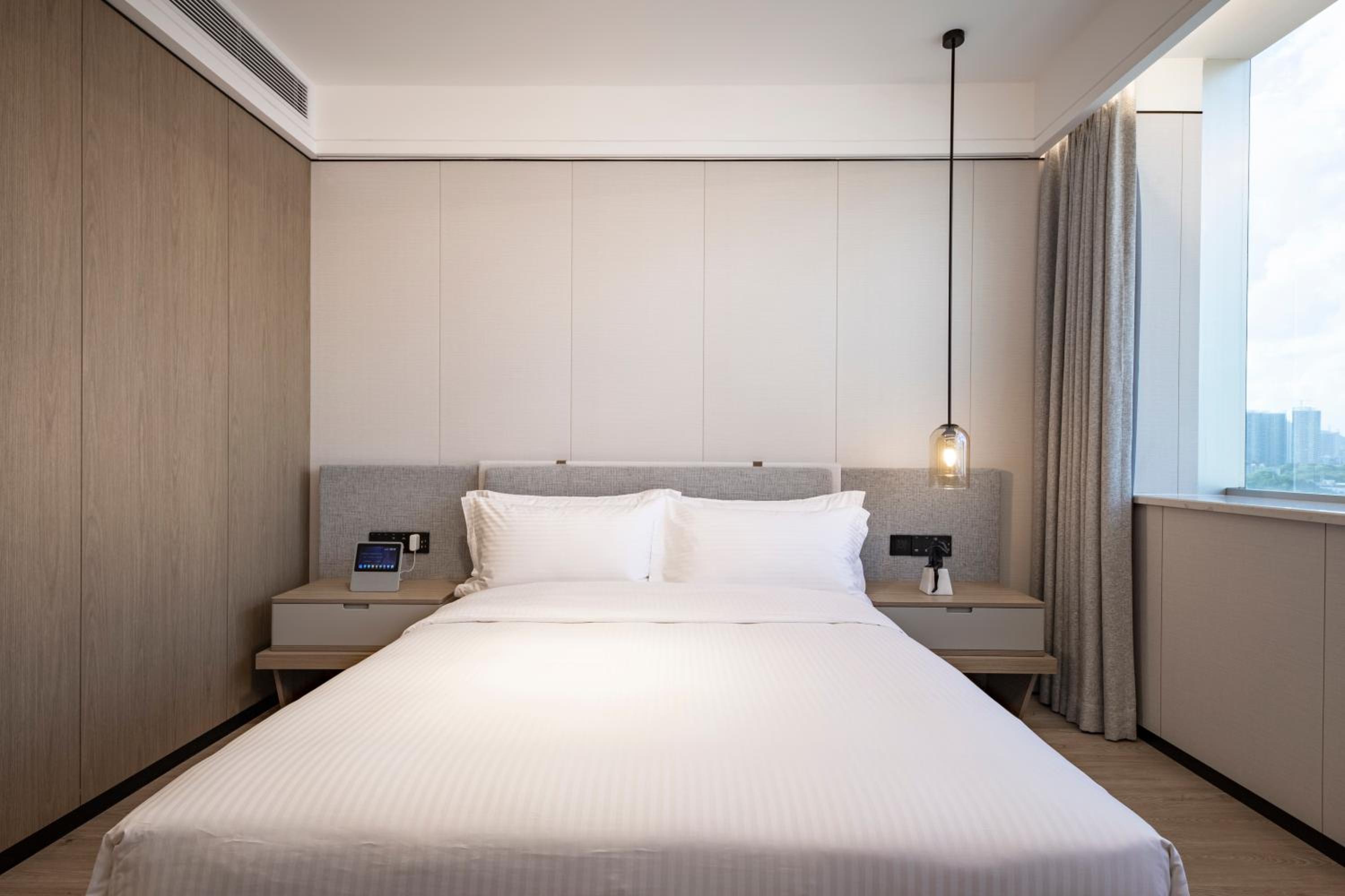 Deluxe King Room photo 3